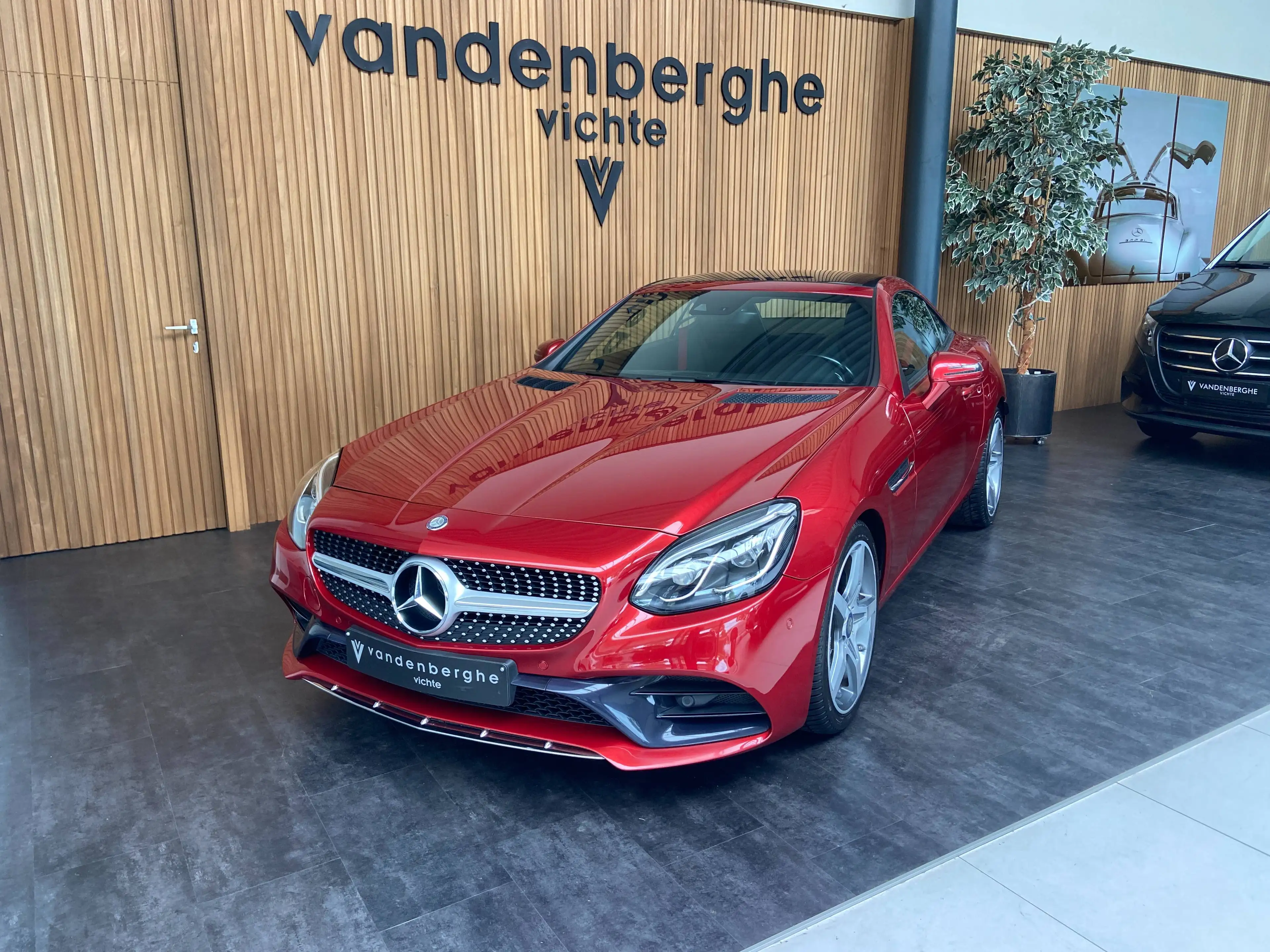 Mercedes-Benz SLC 180 SLC 180 glazen dak AMGPACK led koplampen verwarmde zetels leder — photo 2
