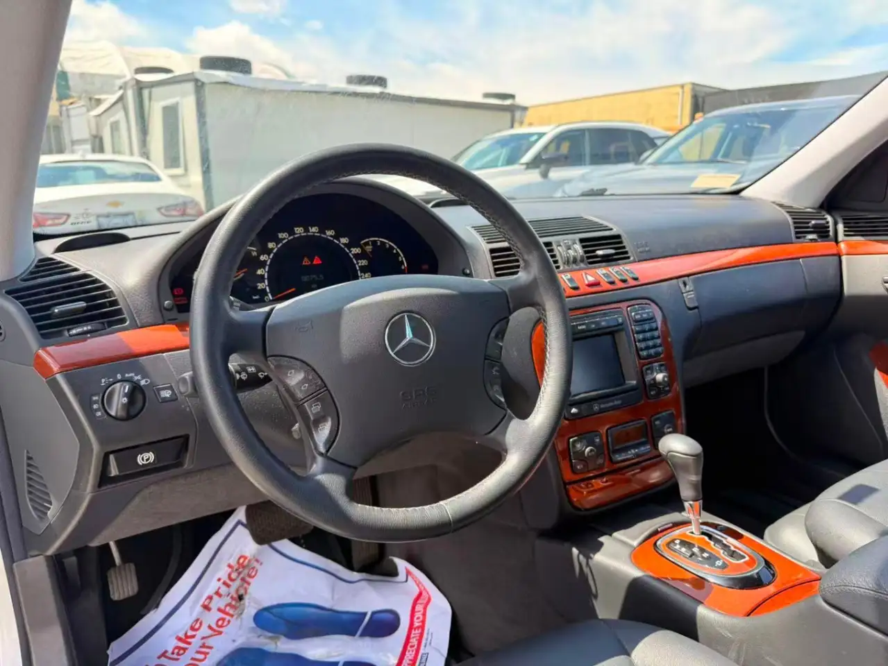 Mercedes-Benz S-Class снимка Mercedes-Benz S-Class