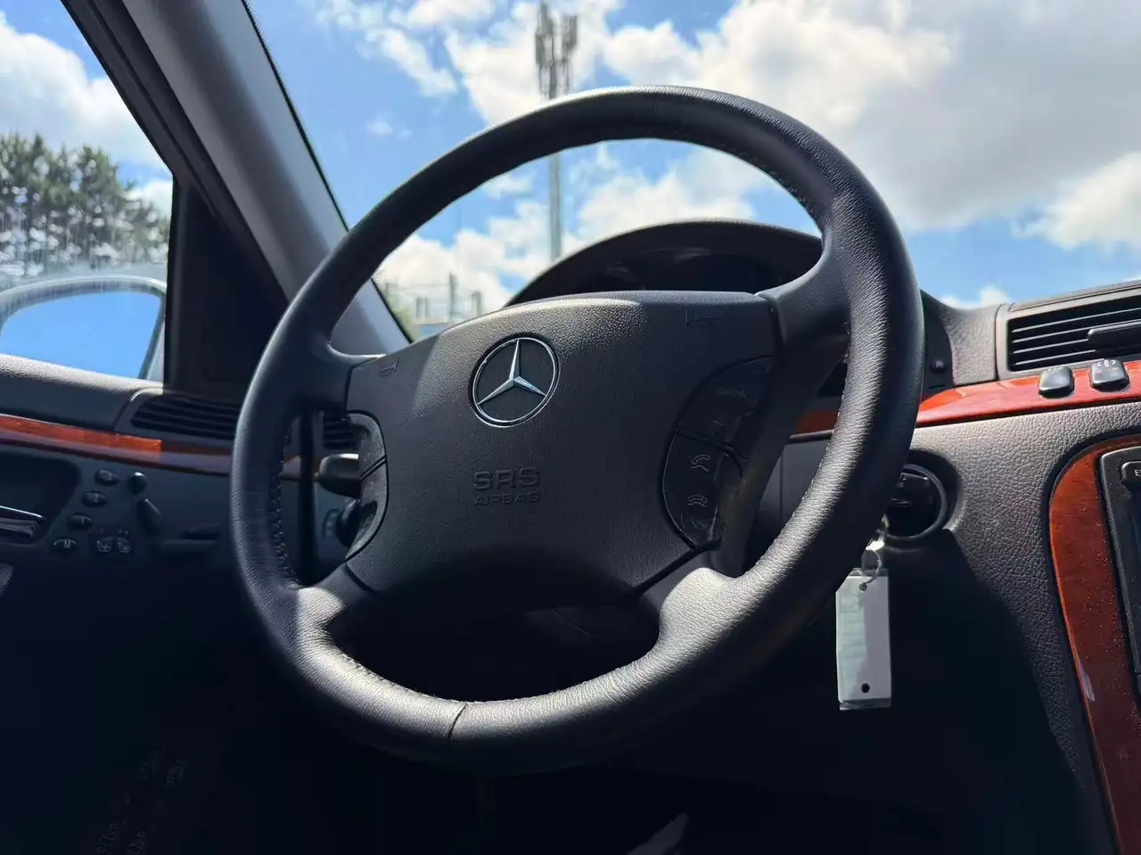 Mercedes-Benz S-Class снимка Mercedes-Benz S-Class