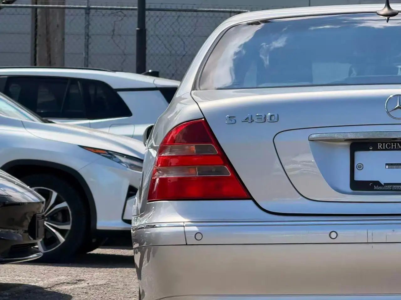 Mercedes-Benz S-Class снимка Mercedes-Benz S-Class