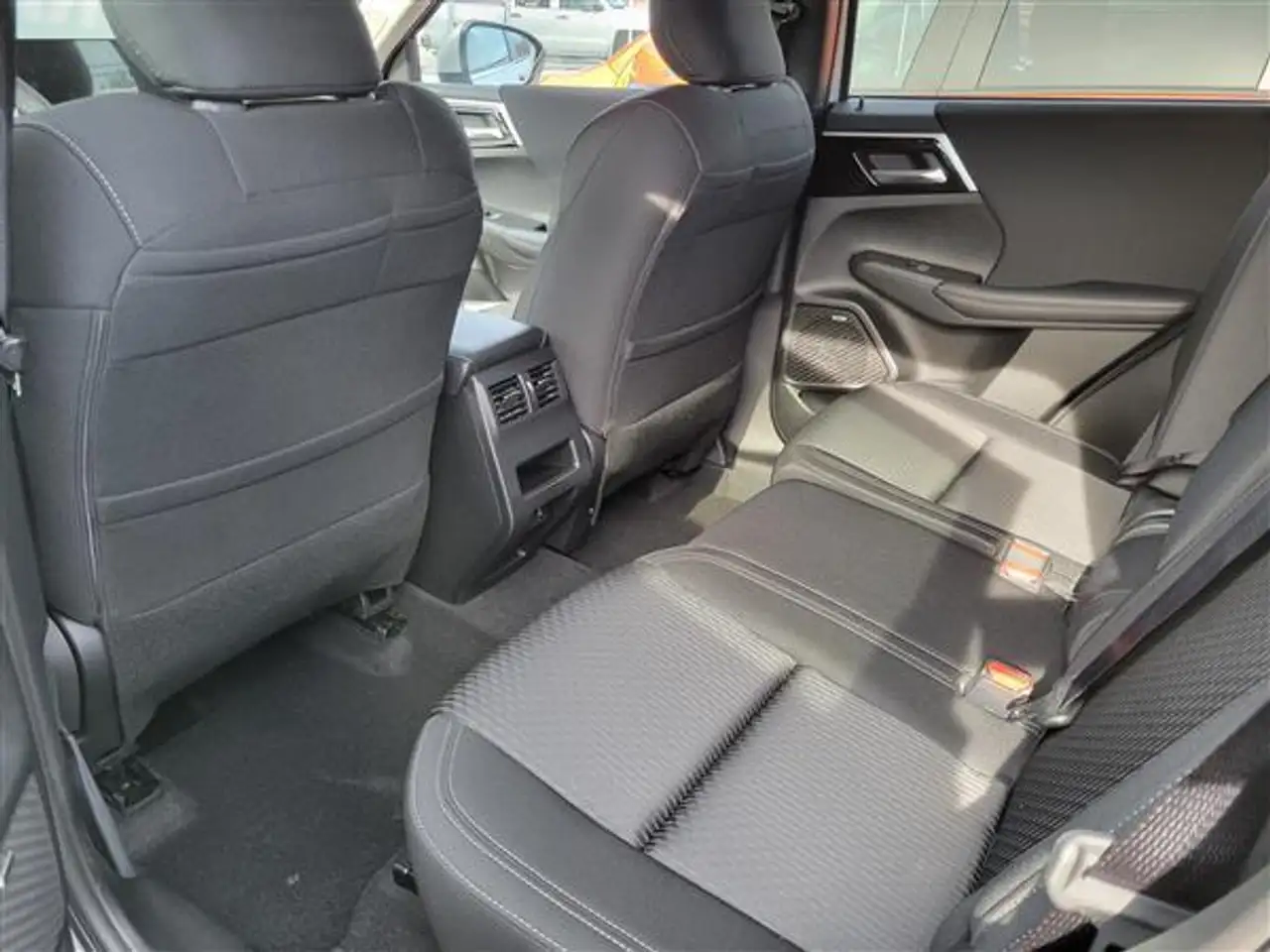 Mitsubishi Outlander снимка Mitsubishi Outlander