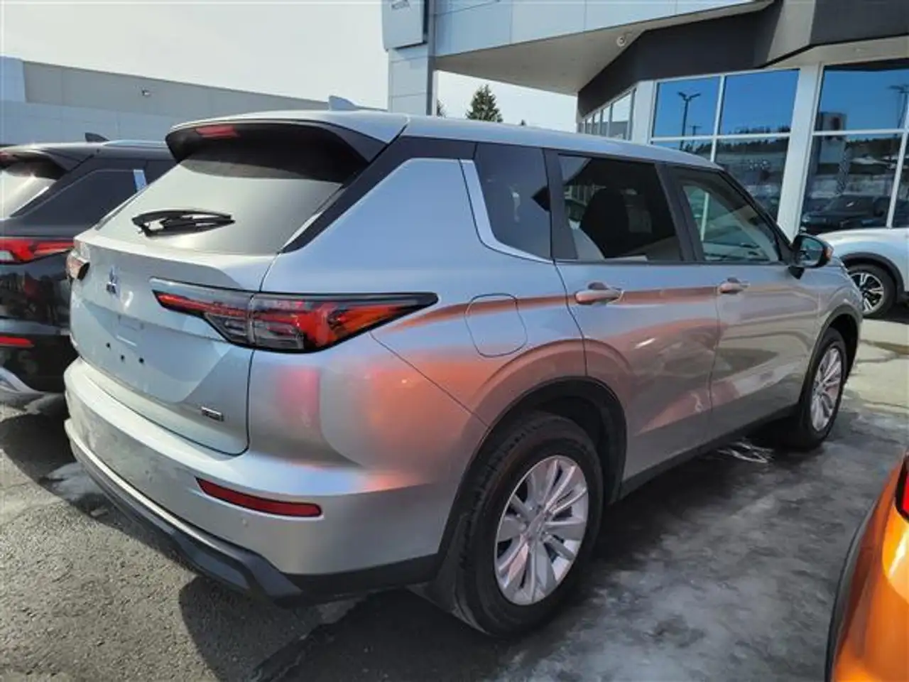 Mitsubishi Outlander снимка Mitsubishi Outlander