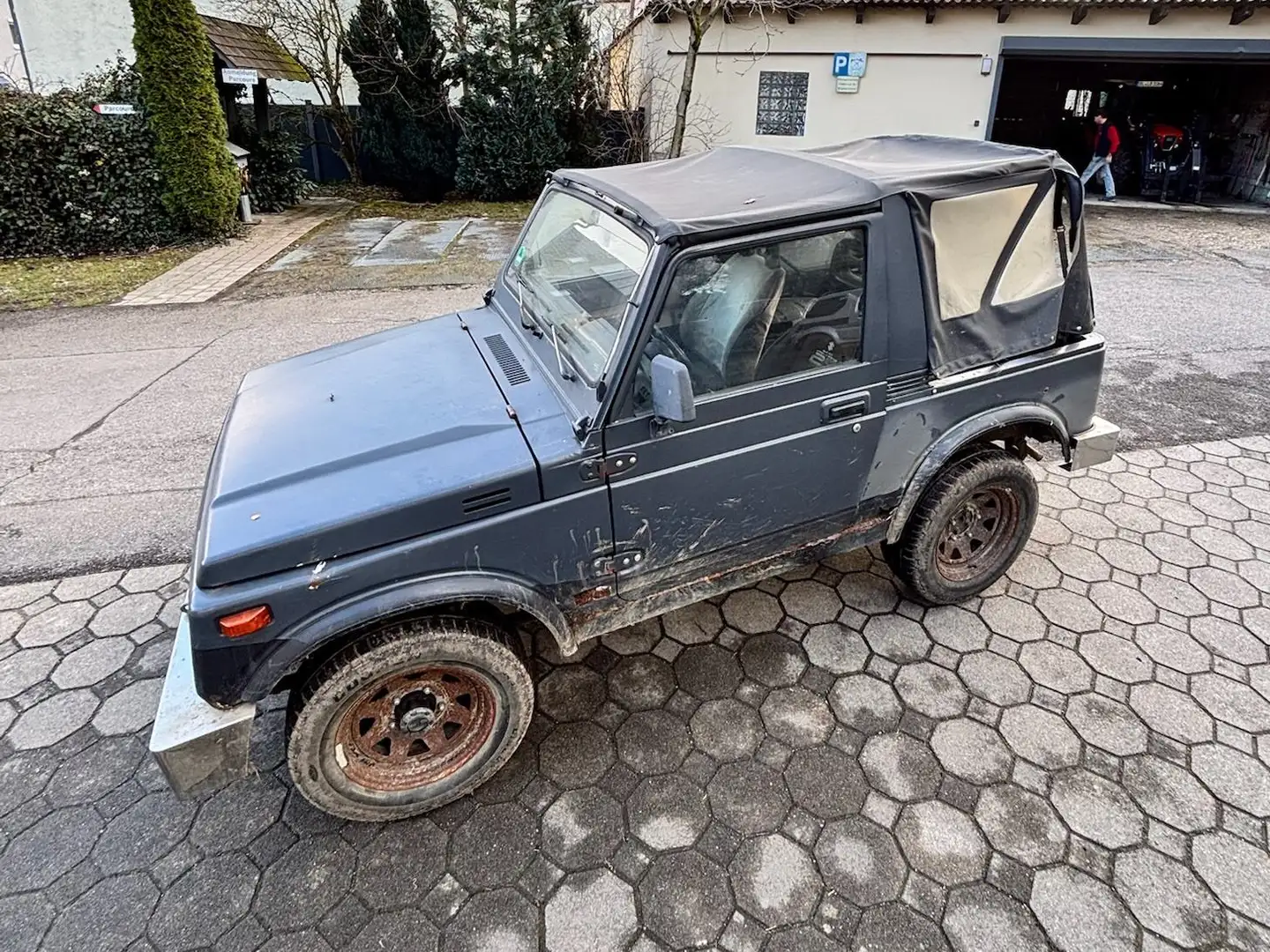 Suzuki SJ Samurai SJ Samurai Schwarz - 1