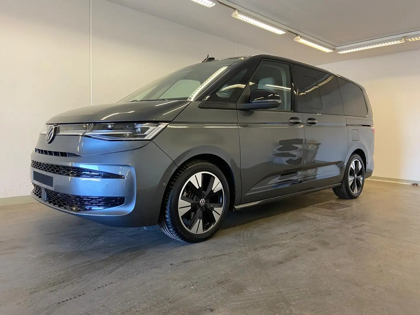 Volkswagen T7 Multivan VW T7 Multivan Edition ÜH eHybrid 180 kW 4M Grau - 1