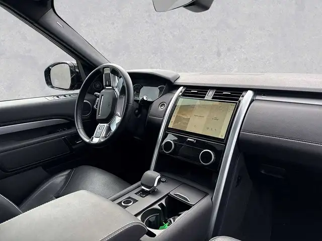Land Rover Discovery view 4
