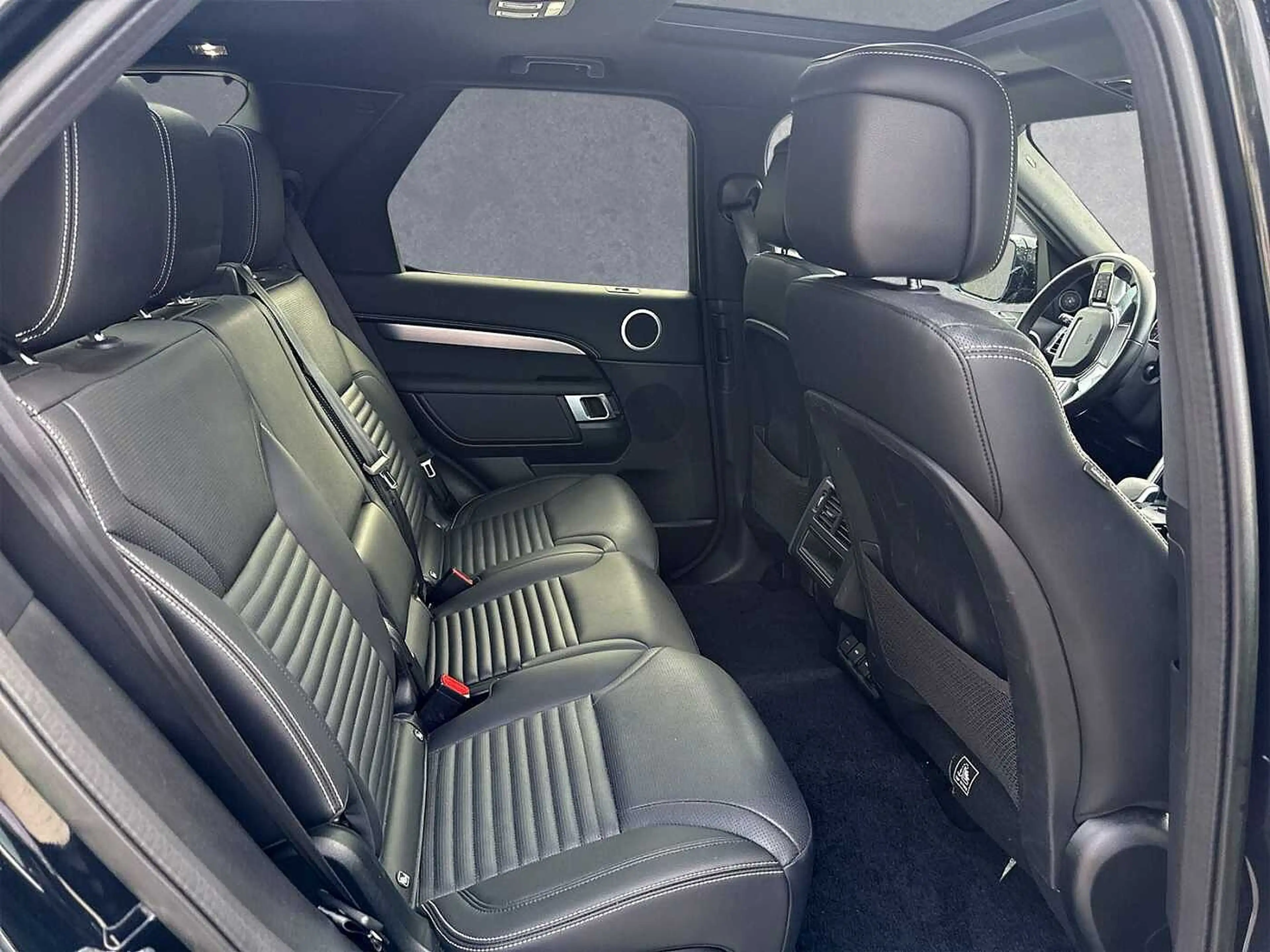 Land Rover Discovery D300 R-Dynamic SE — photo 5
