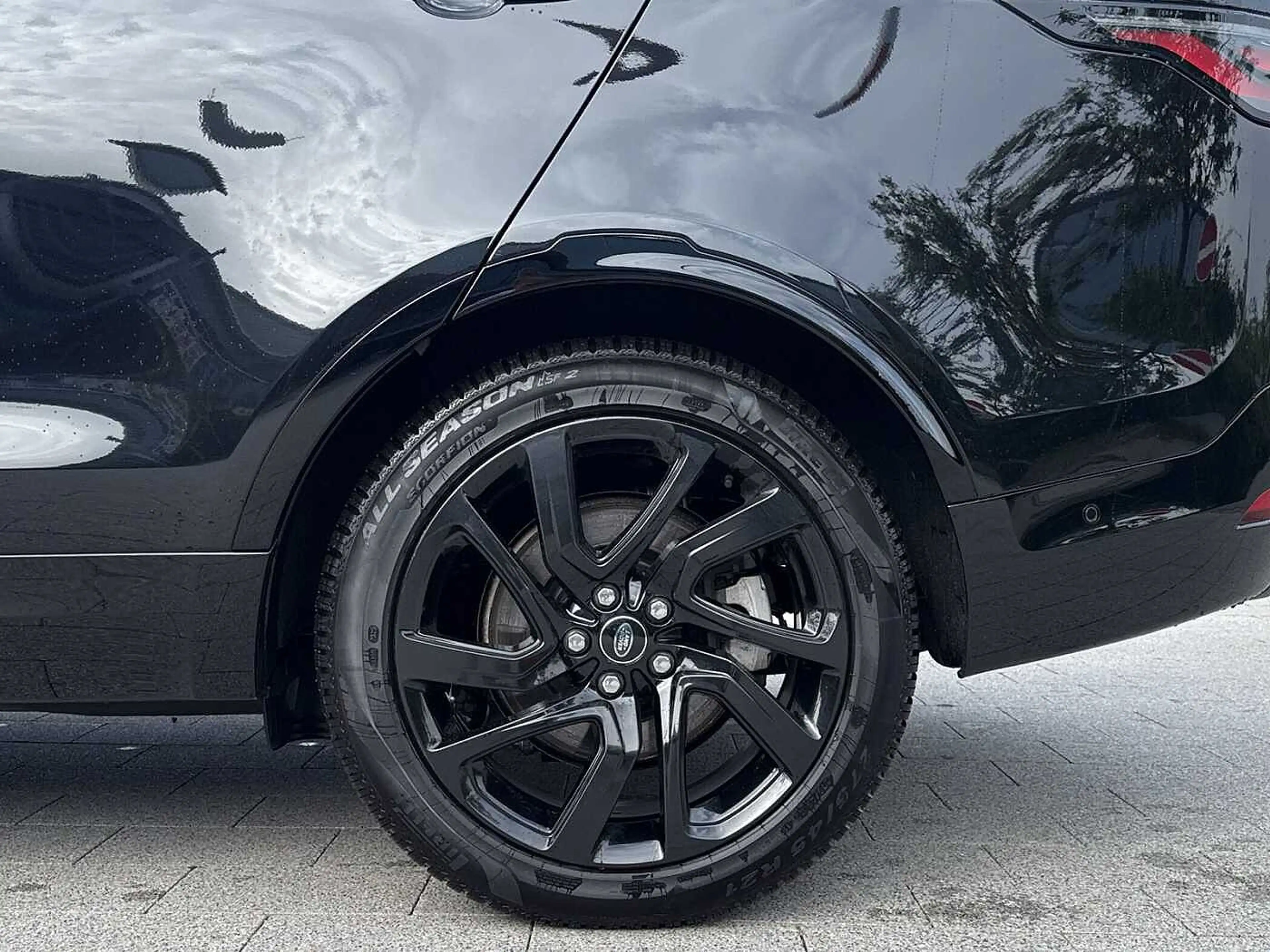 Land Rover Discovery D300 R-Dynamic SE — photo 9