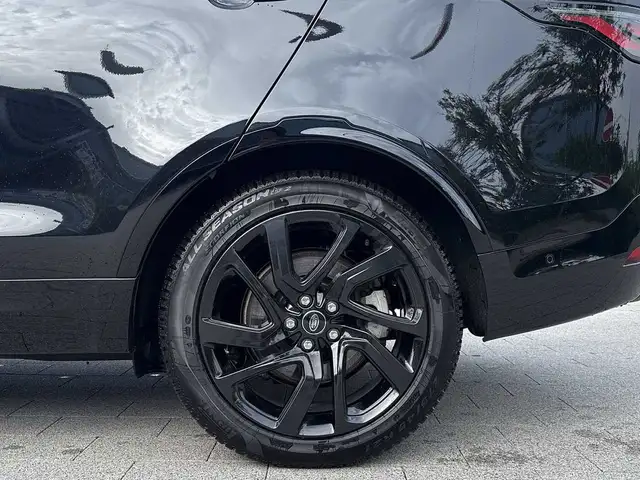 Land Rover Discovery view 9