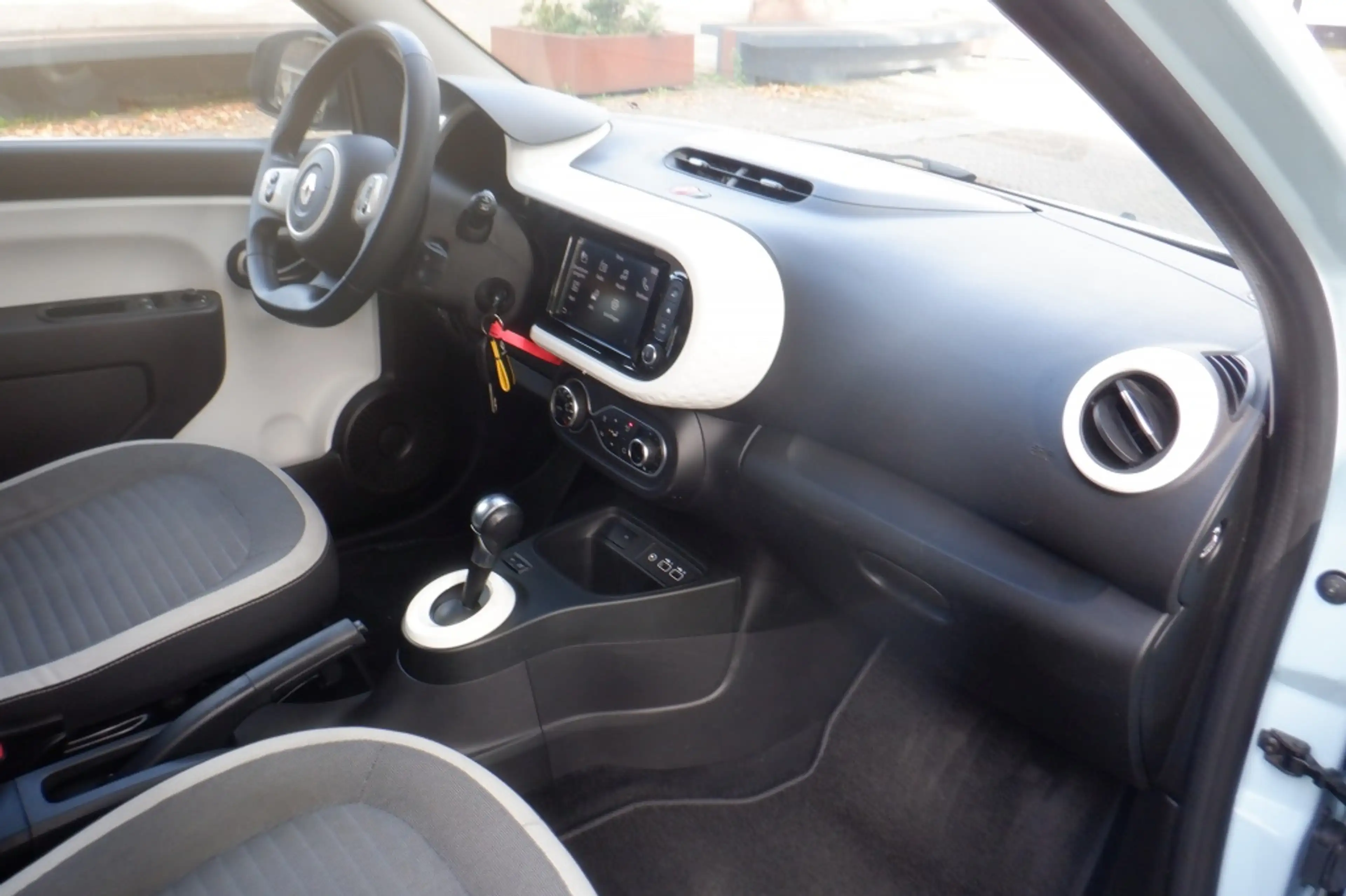 Renault Twingo RENAULT TWINGO ELECTRIC — photo 15
