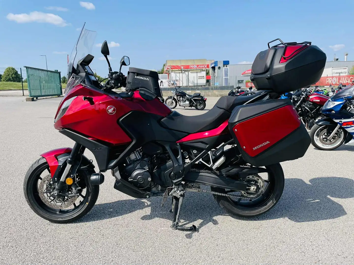 Honda NT 1100 Rouge - 1