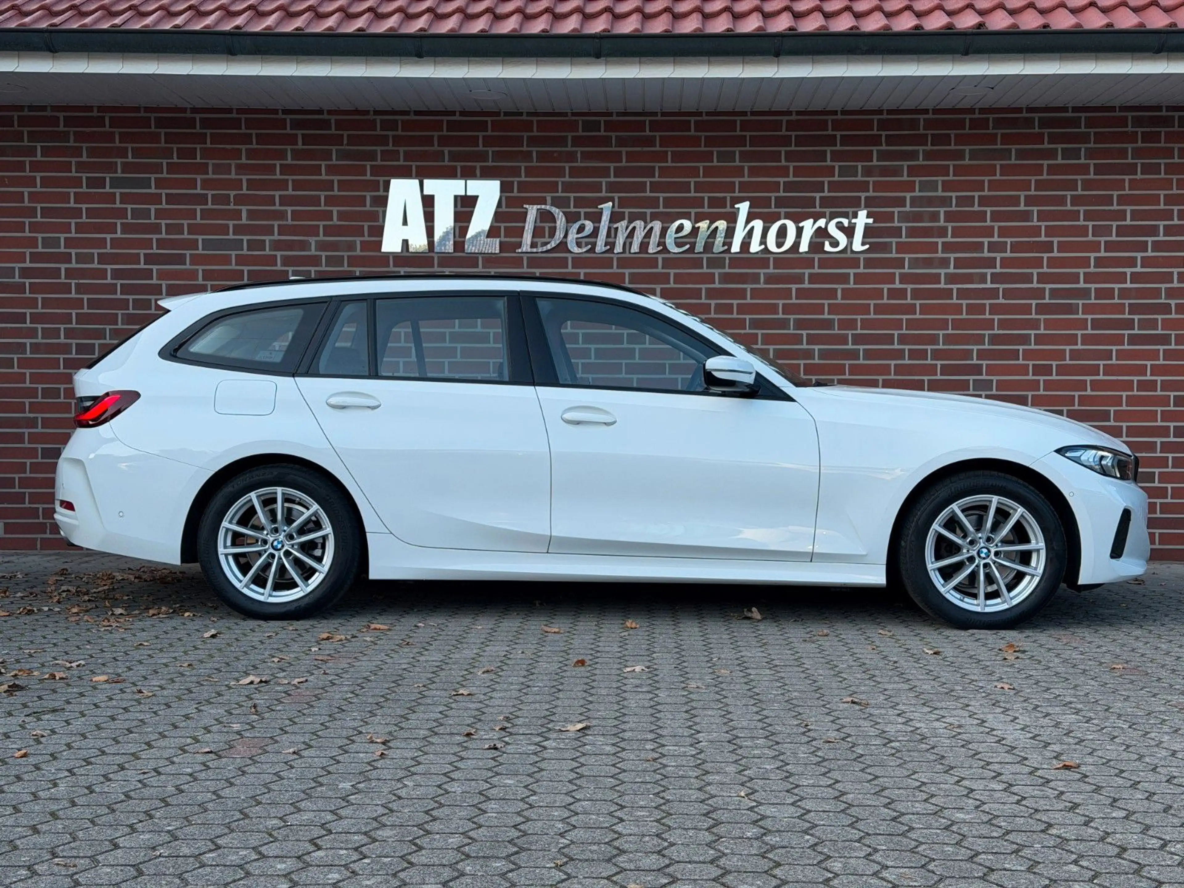BMW 318 i Touring Automatik*Live Cockpit*Leder*1.HD — photo 6