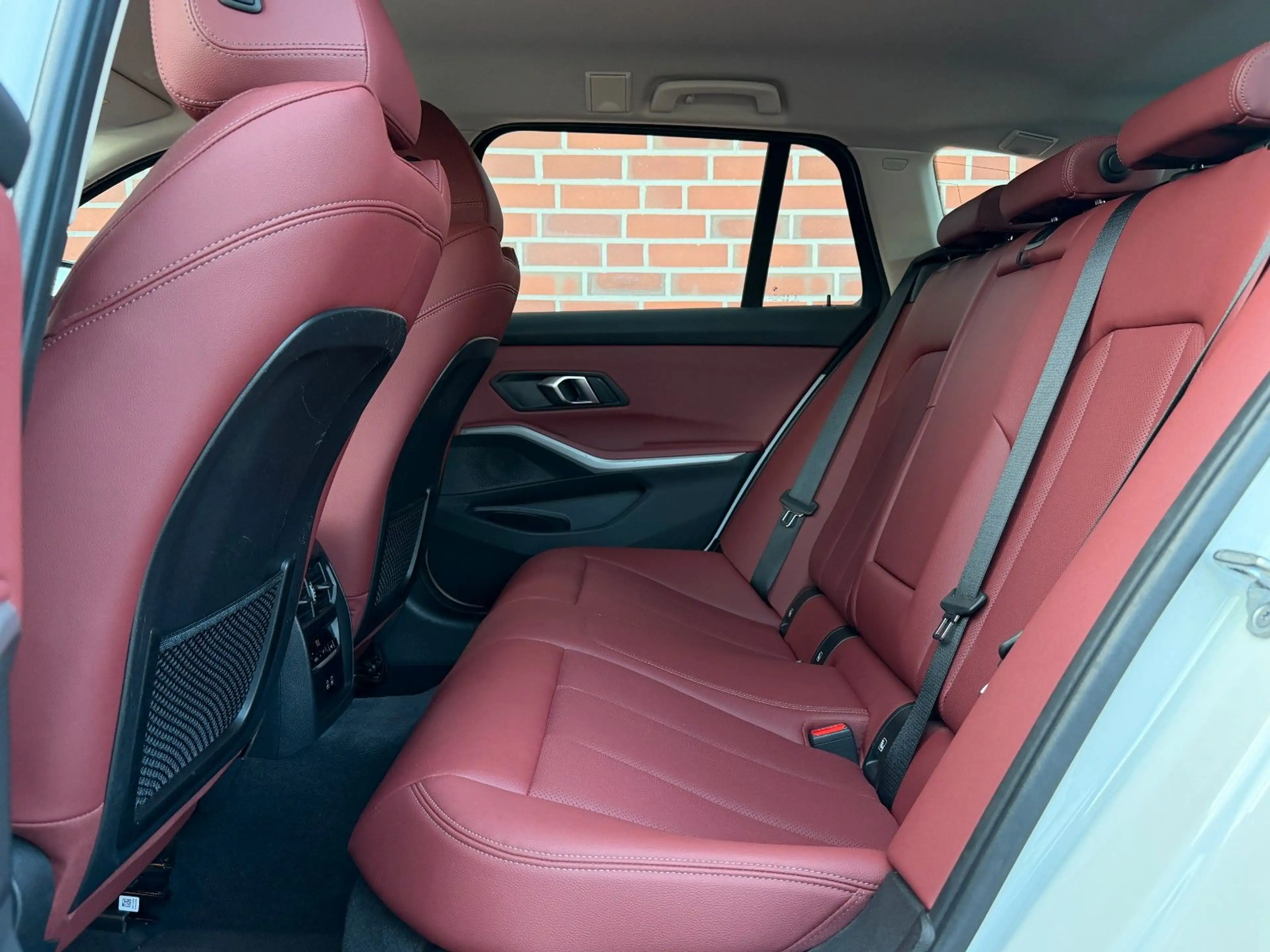 BMW 318 i Touring Automatik*Live Cockpit*Leder*1.HD — photo 13