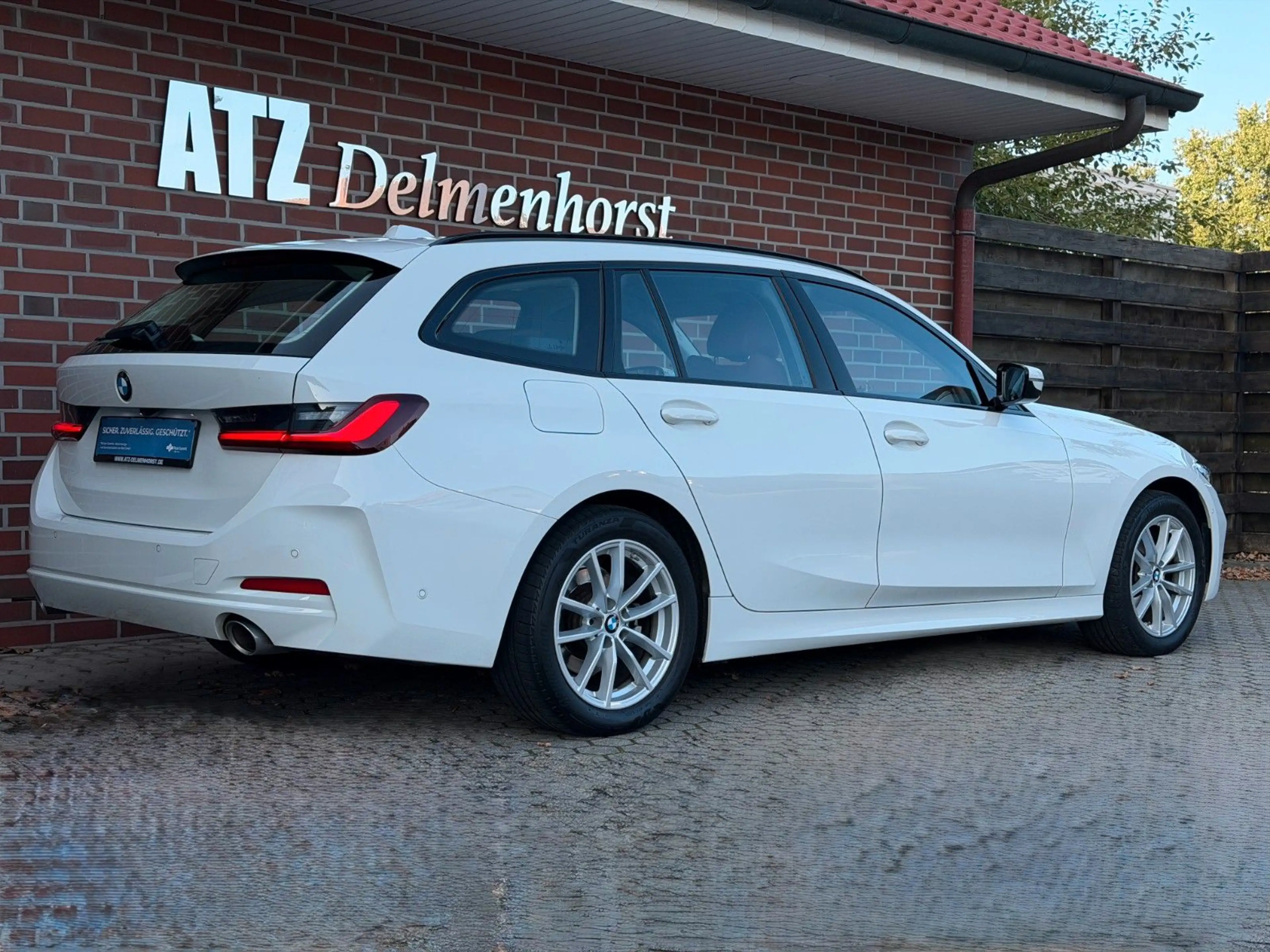 BMW 318 i Touring Automatik*Live Cockpit*Leder*1.HD — photo 5