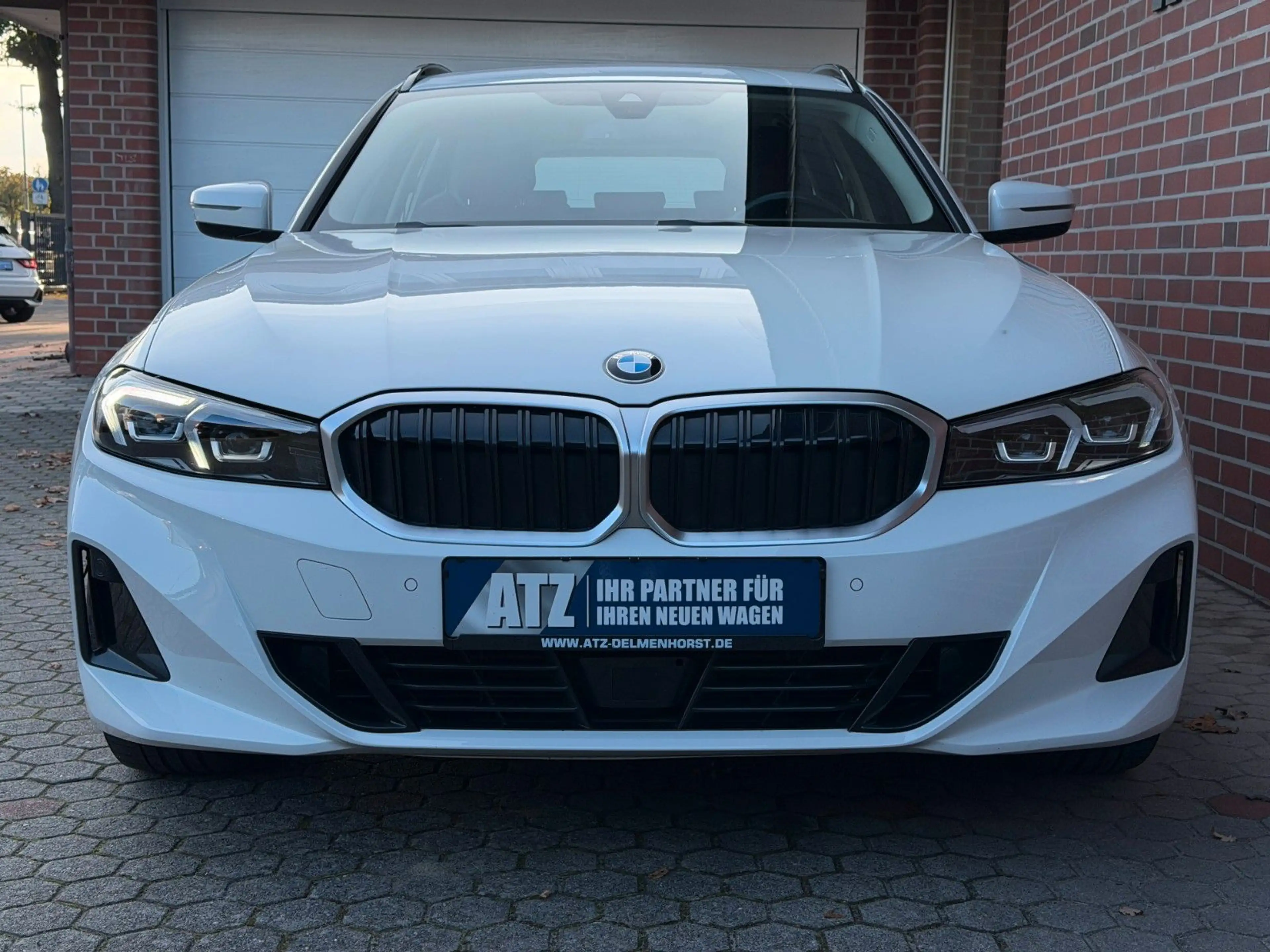 BMW 318 i Touring Automatik*Live Cockpit*Leder*1.HD — photo 8