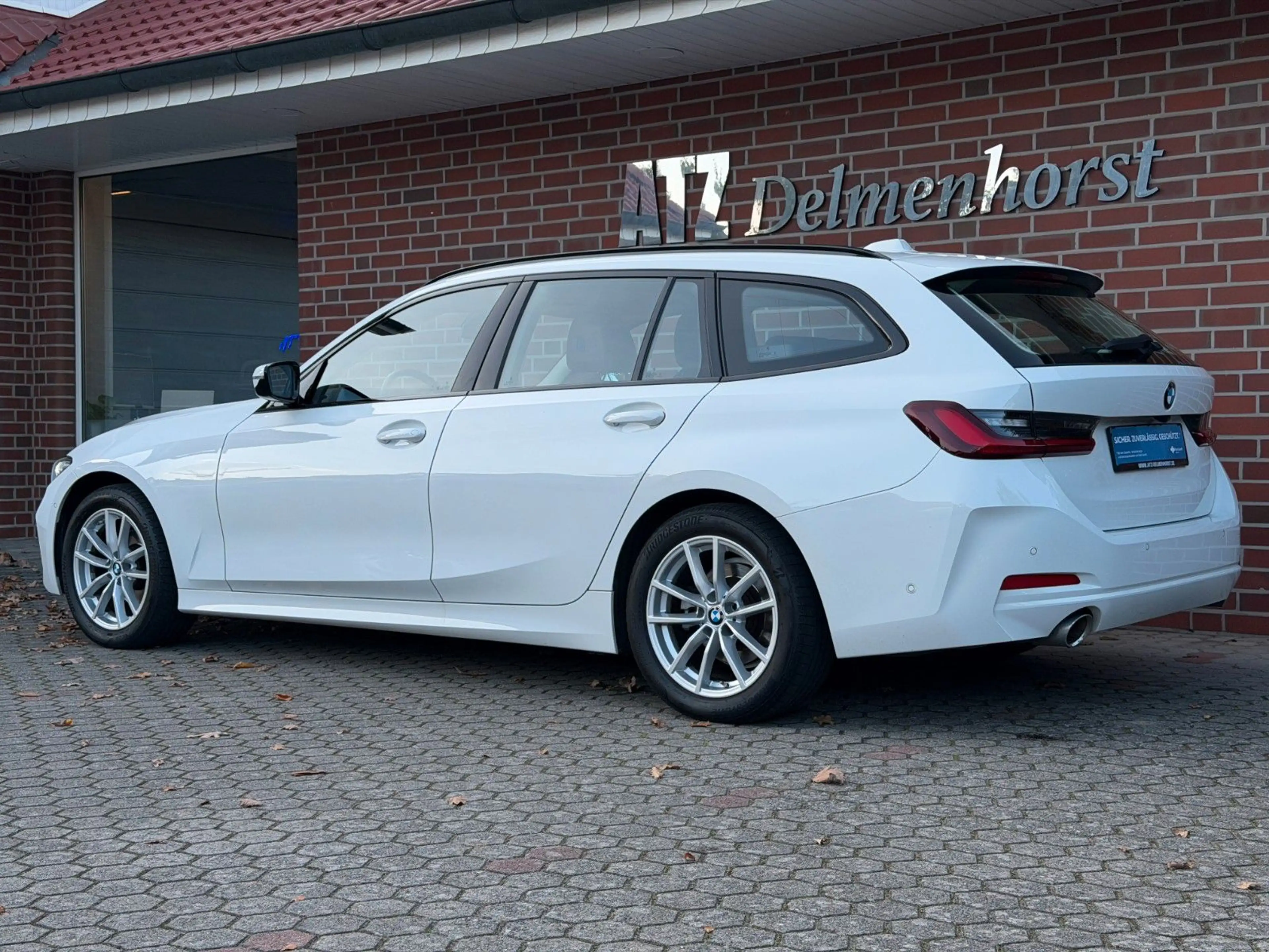 BMW 318 i Touring Automatik*Live Cockpit*Leder*1.HD — photo 3