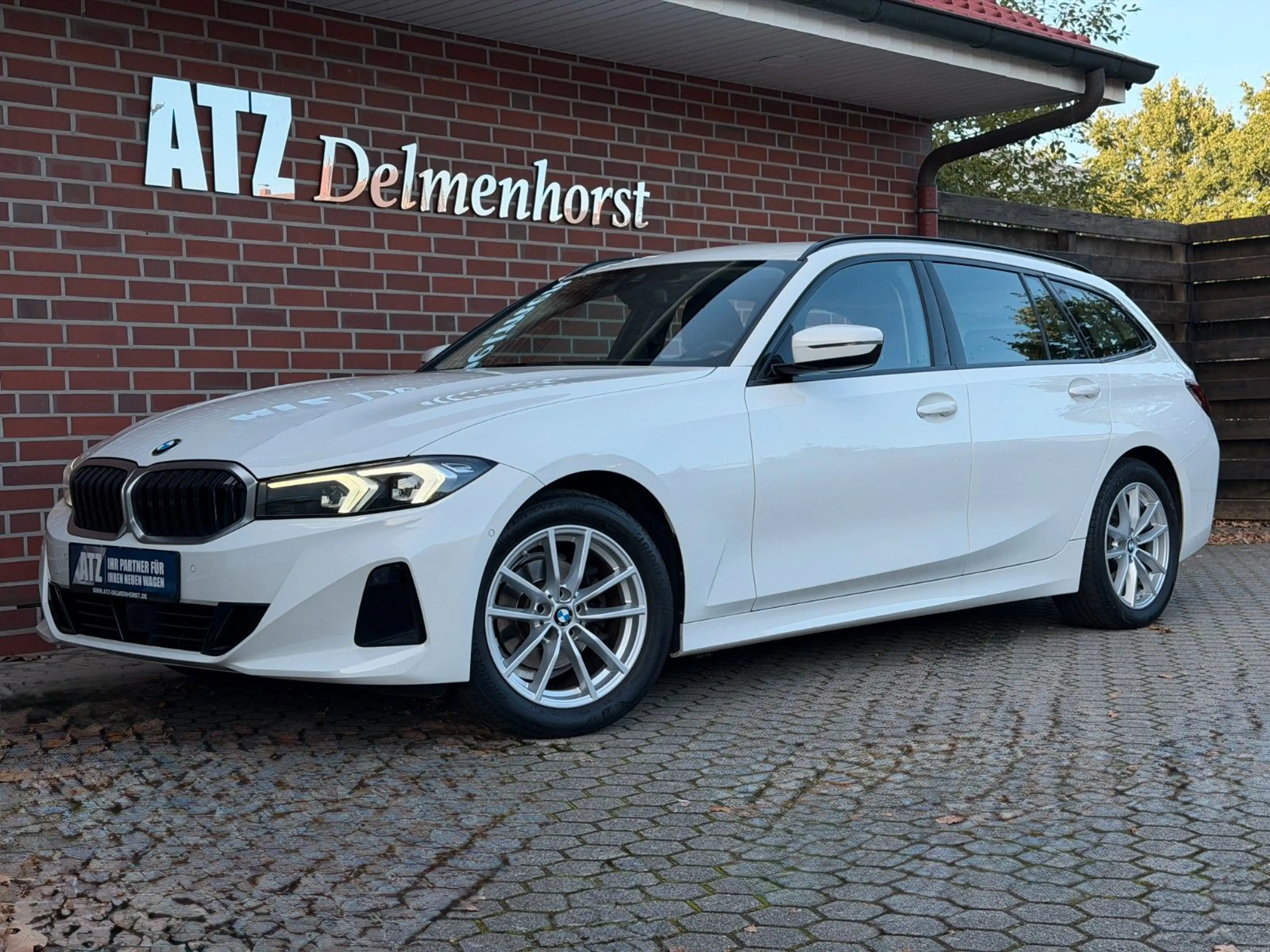 BMW 318 i Touring Automatik*Live Cockpit*Leder*1.HD