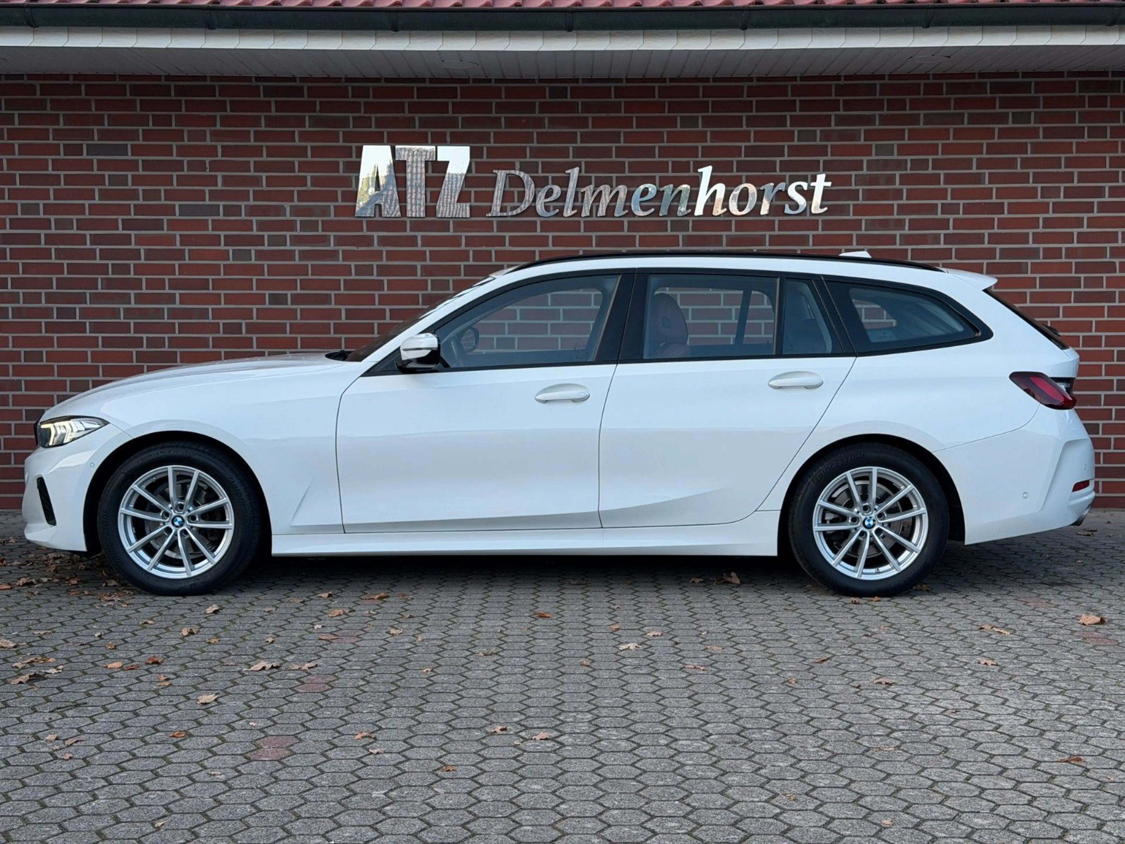 BMW 318 i Touring Automatik*Live Cockpit*Leder*1.HD — photo 2