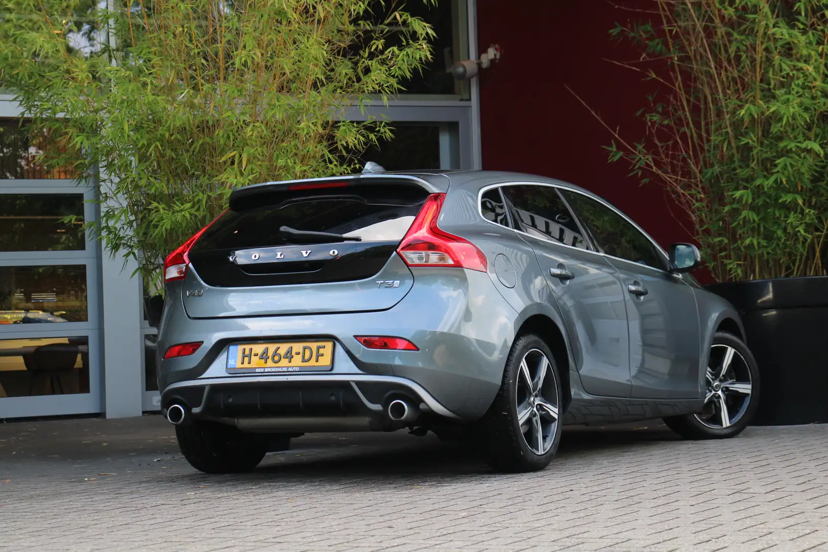 Volvo V40 1.5 T3 Polar+ Sport | R-Design | Harman/Kardon | P Gris - 2