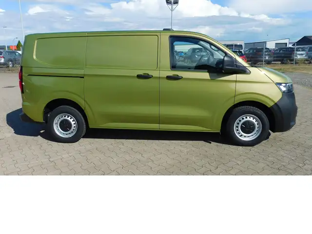Volkswagen Transporter view 2