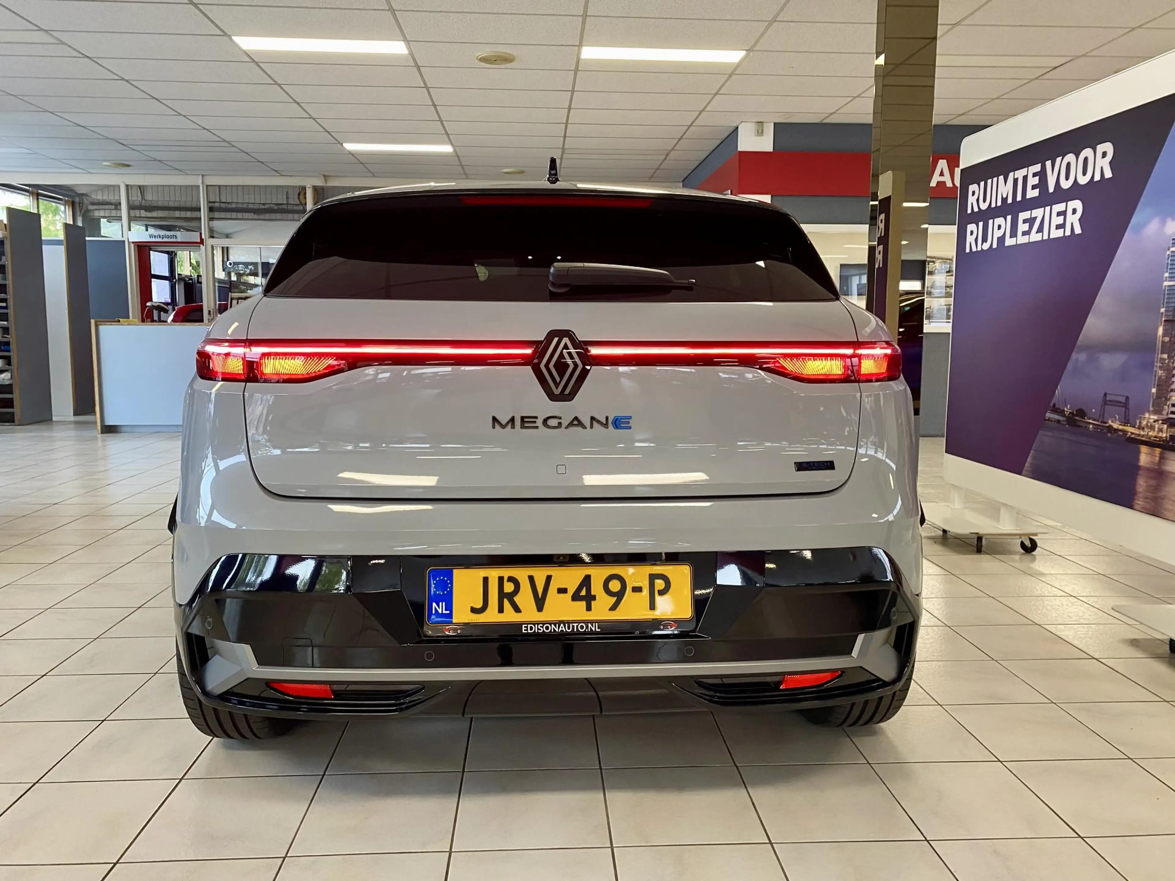 Renault Megane E-Tech comfort range esprit alpine 60 kWh — photo 5