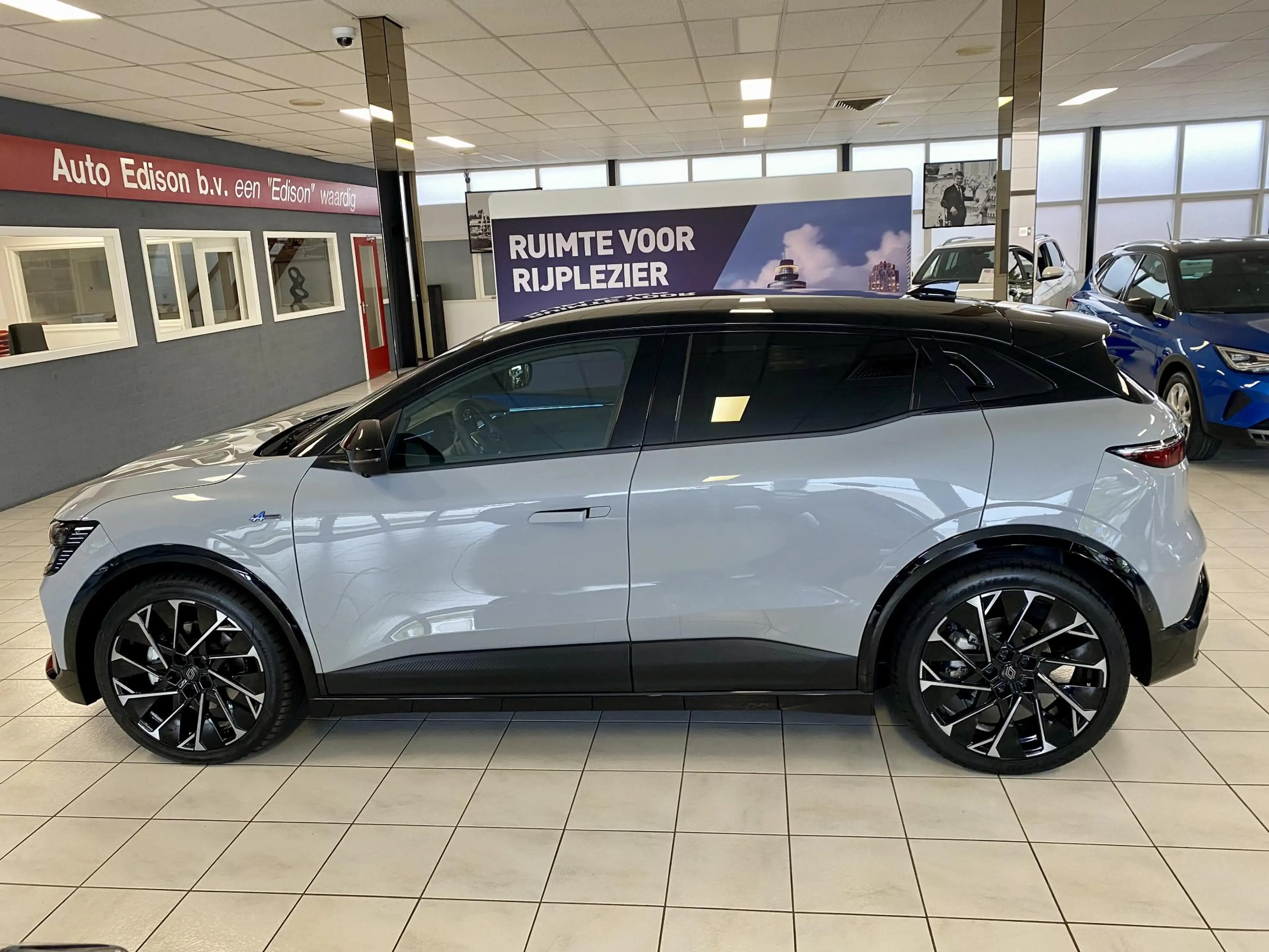 Renault Megane E-Tech comfort range esprit alpine 60 kWh — photo 3
