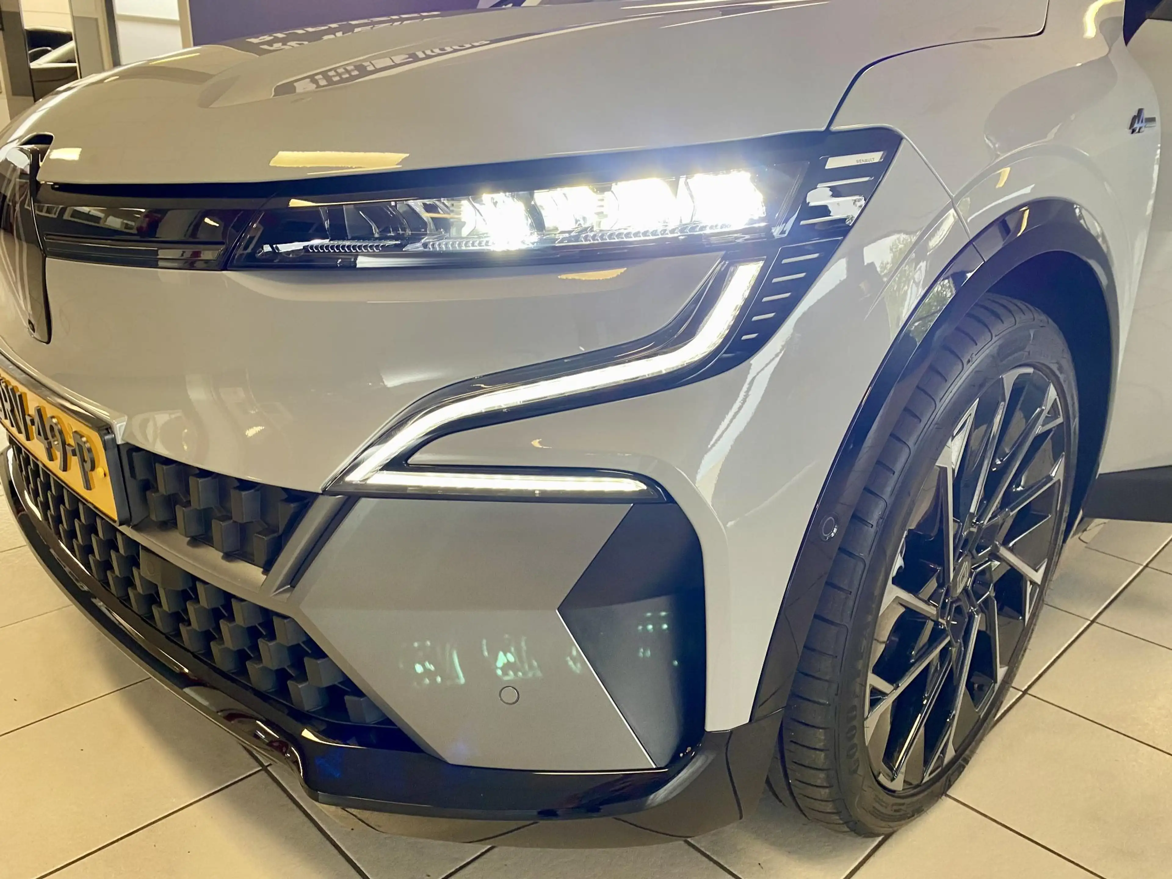 Renault Megane E-Tech comfort range esprit alpine 60 kWh — photo 12
