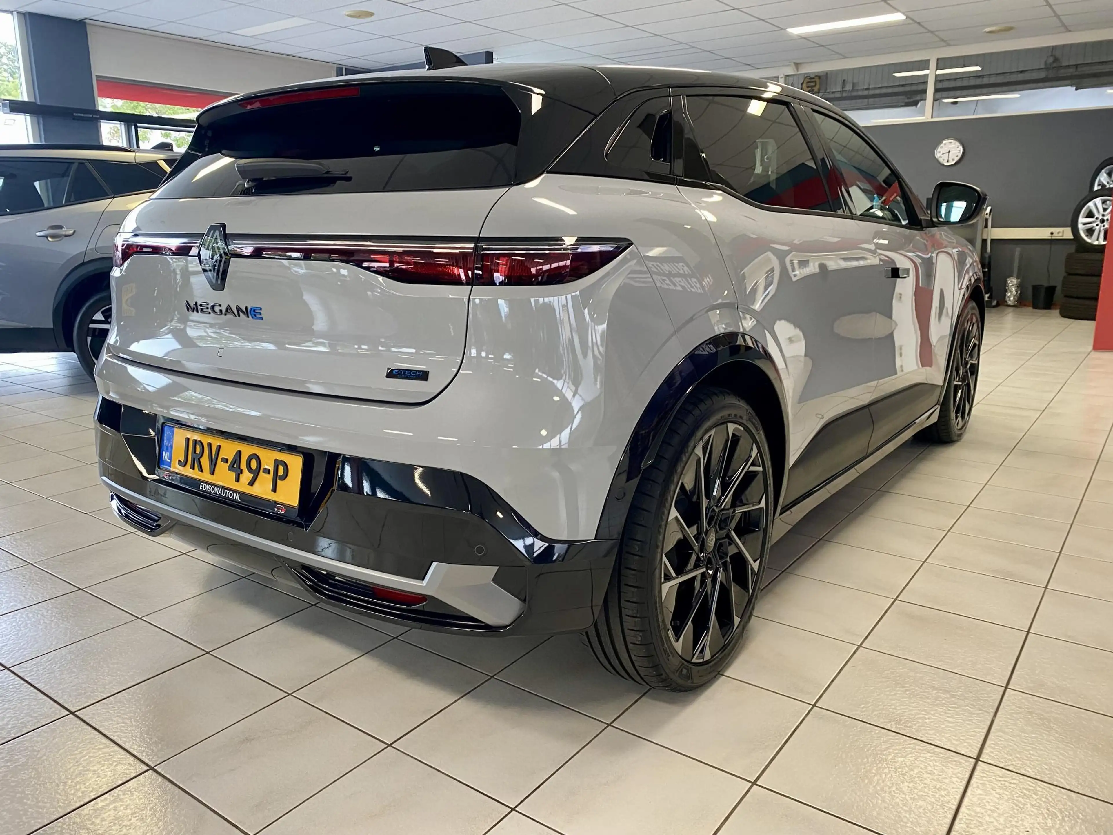 Renault Megane E-Tech comfort range esprit alpine 60 kWh — photo 6