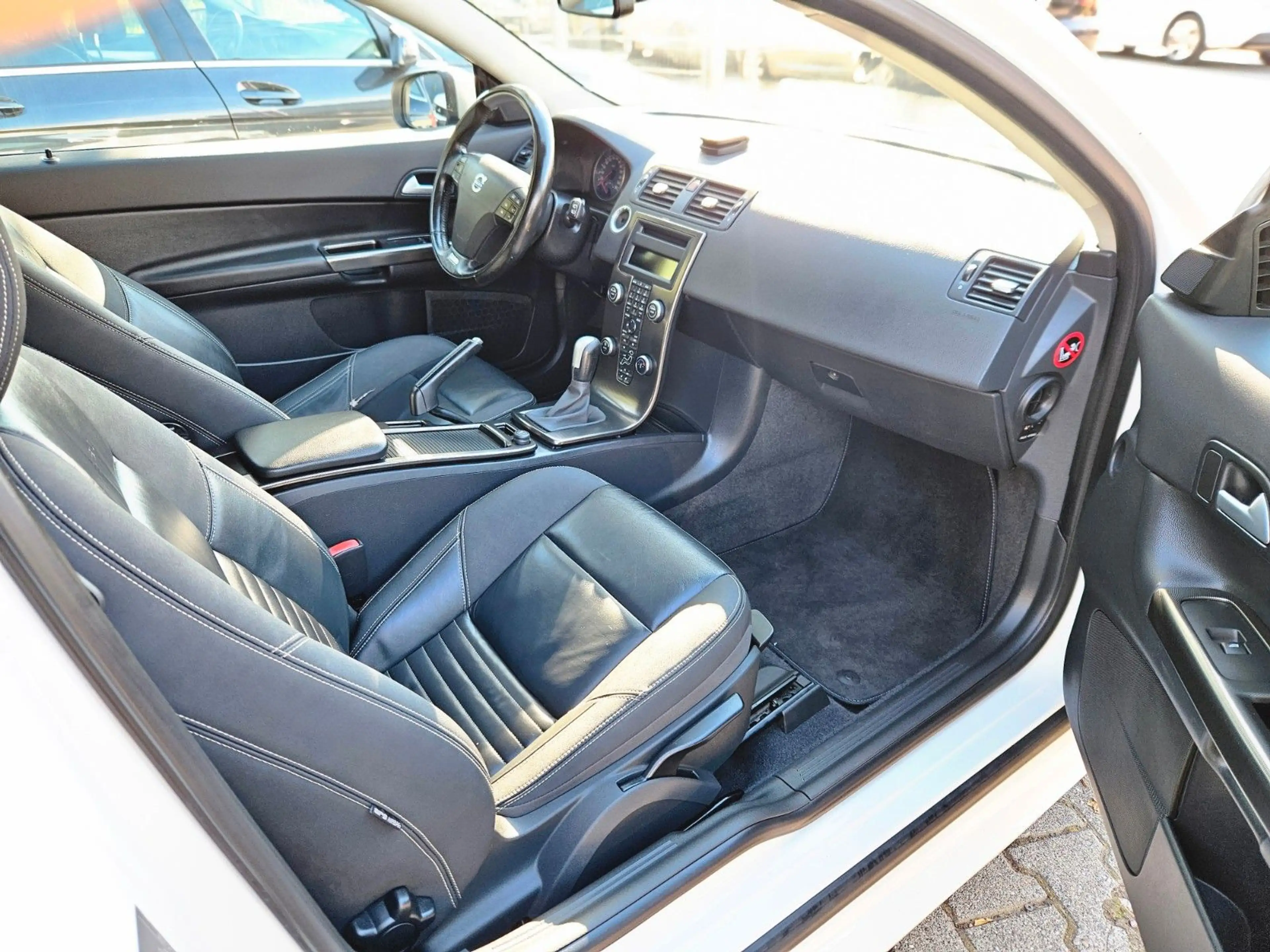 Volvo C30 D2 Edition R-Design Tüv NEU — photo 9