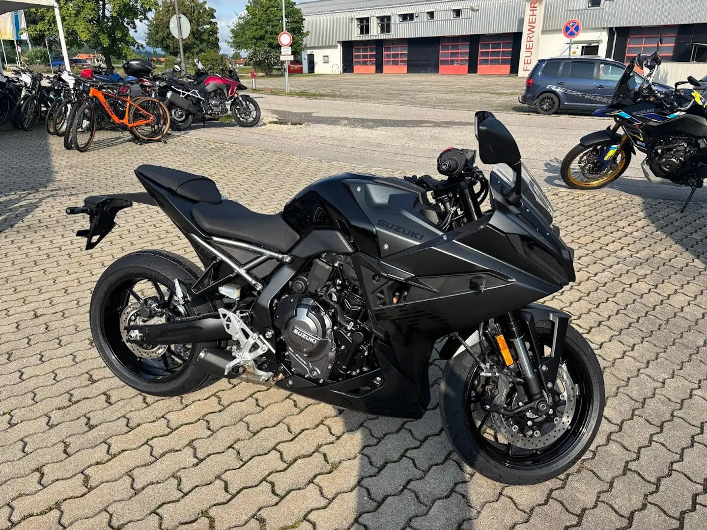 Suzuki GSX 8R ABS Czarny - 1