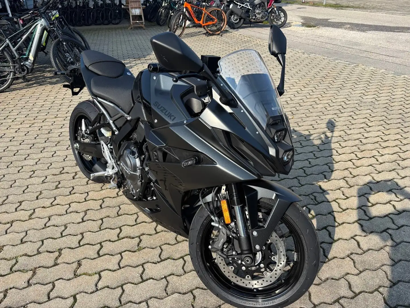 Suzuki GSX 8R ABS Schwarz - 2