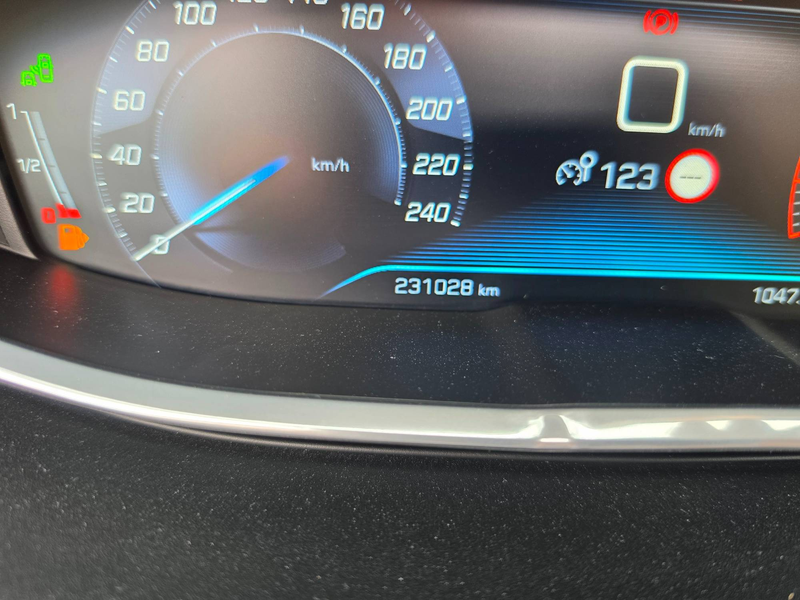 Peugeot 5008 5008 1.6 BlueHDi GT Line — photo 15