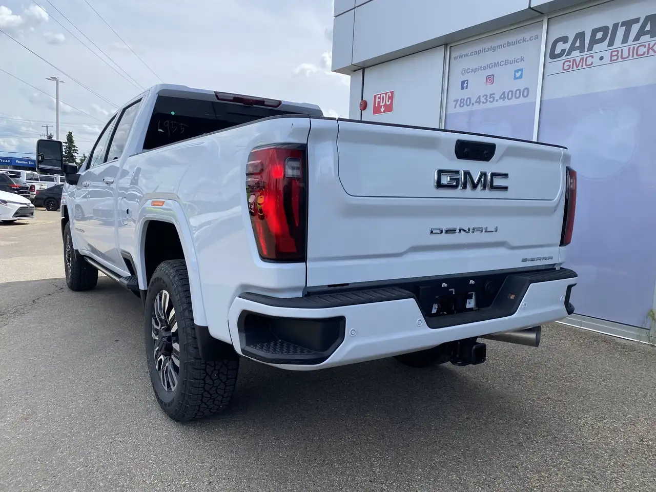 GMC Sierra 3500HD снимка GMC Sierra 3500HD