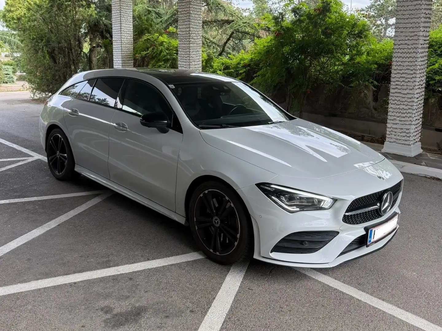 Mercedes-Benz CLA 250 CLA 250 4MATIC Shooting Brake AMG Line Weiß - 1