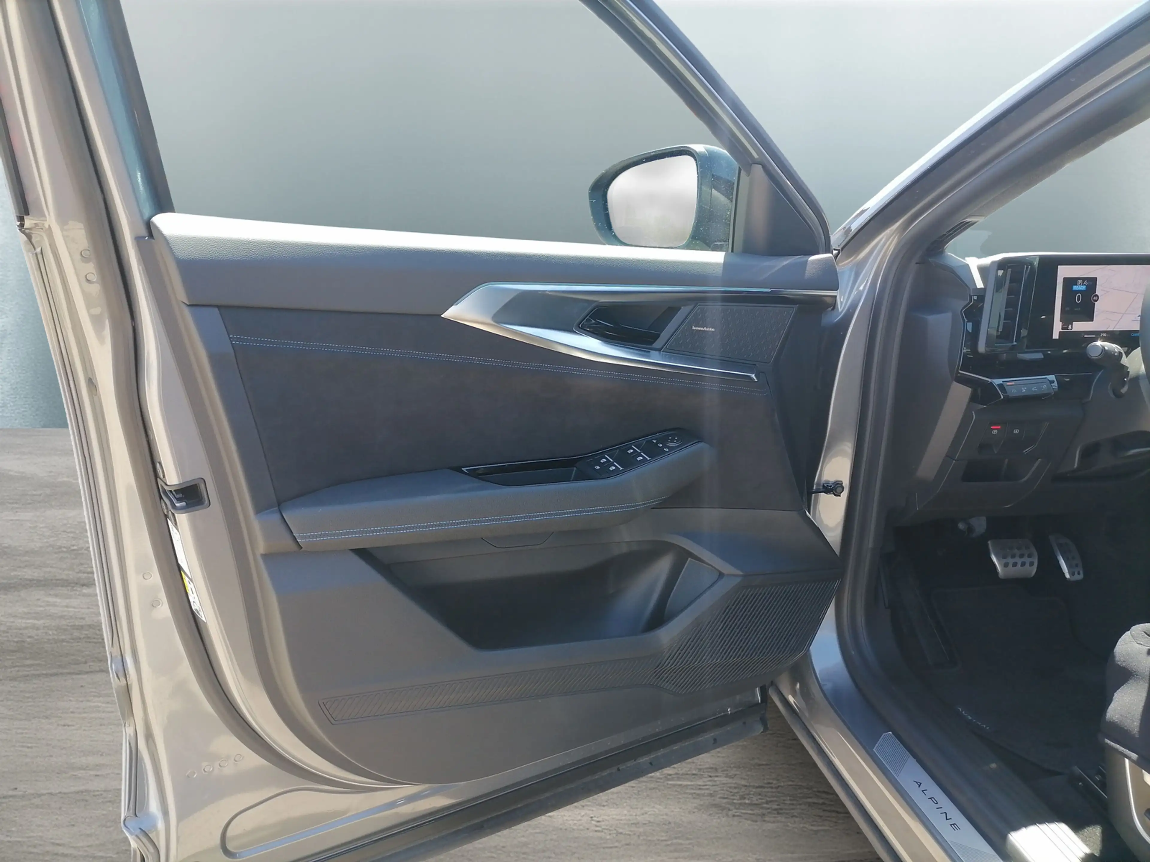 Renault Austral Iconic Esprit Alpine E-TECH Hybrid 200 — photo 11
