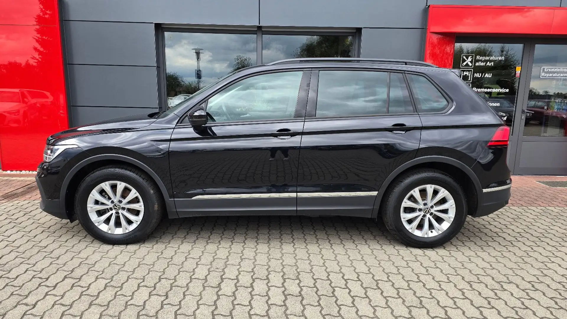 Volkswagen Tiguan Life*Sitzh*Navi*WR*SR*ALU Schwarz - 2
