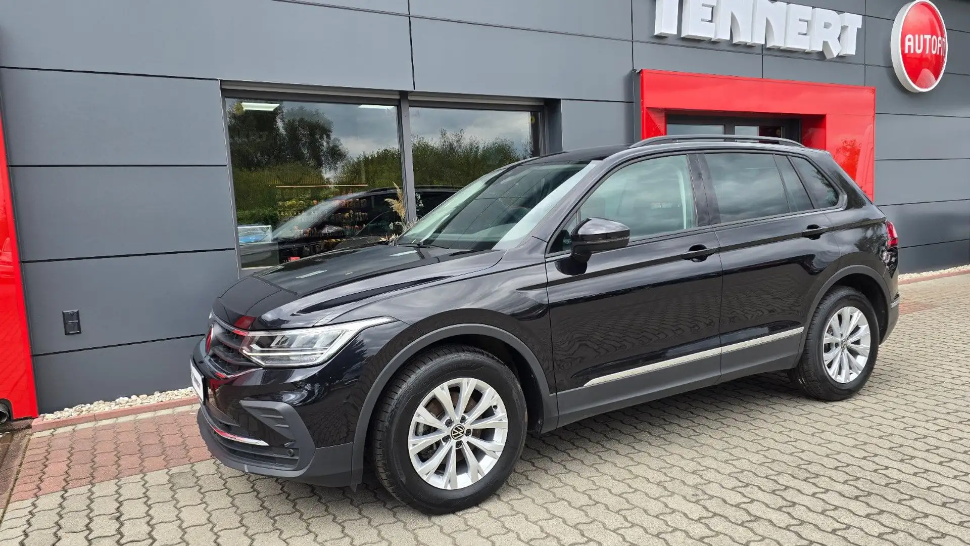 Volkswagen Tiguan Life*Sitzh*Navi*WR*SR*ALU Schwarz - 1