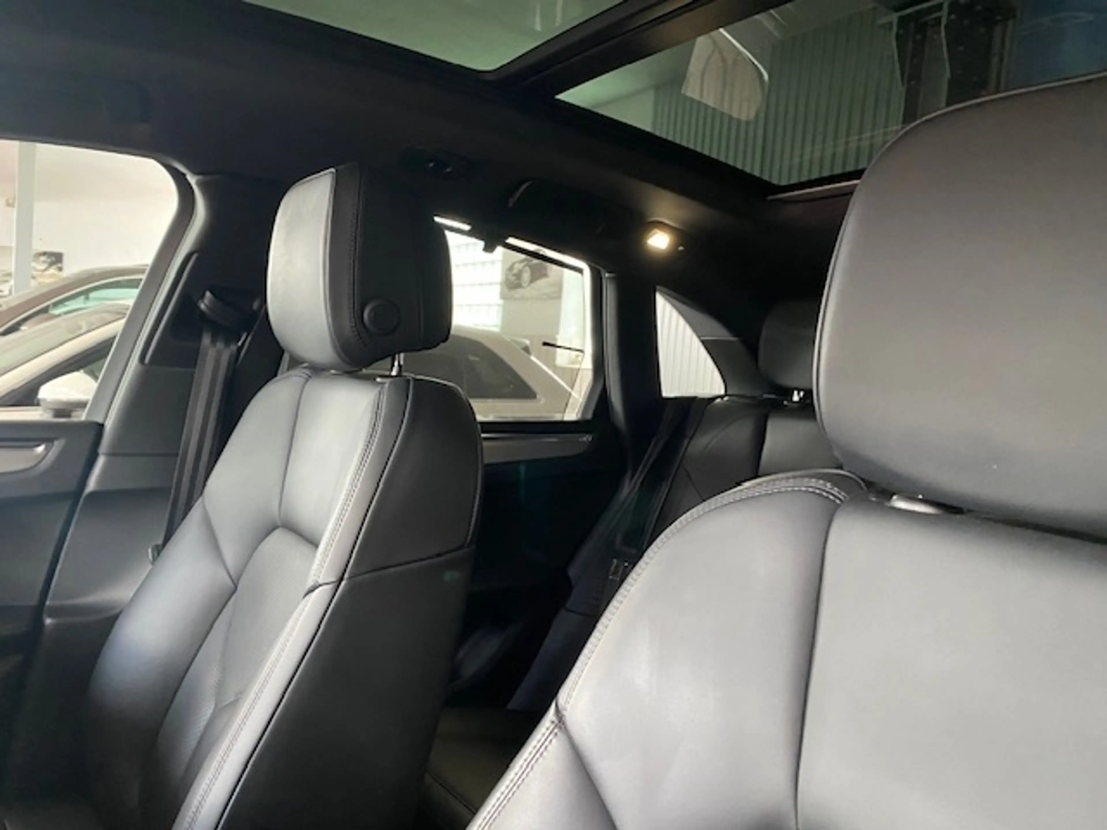 Porsche Macan S Pano Kamera elektr.AHK AD Memory Sitze Navi Lede — photo 5