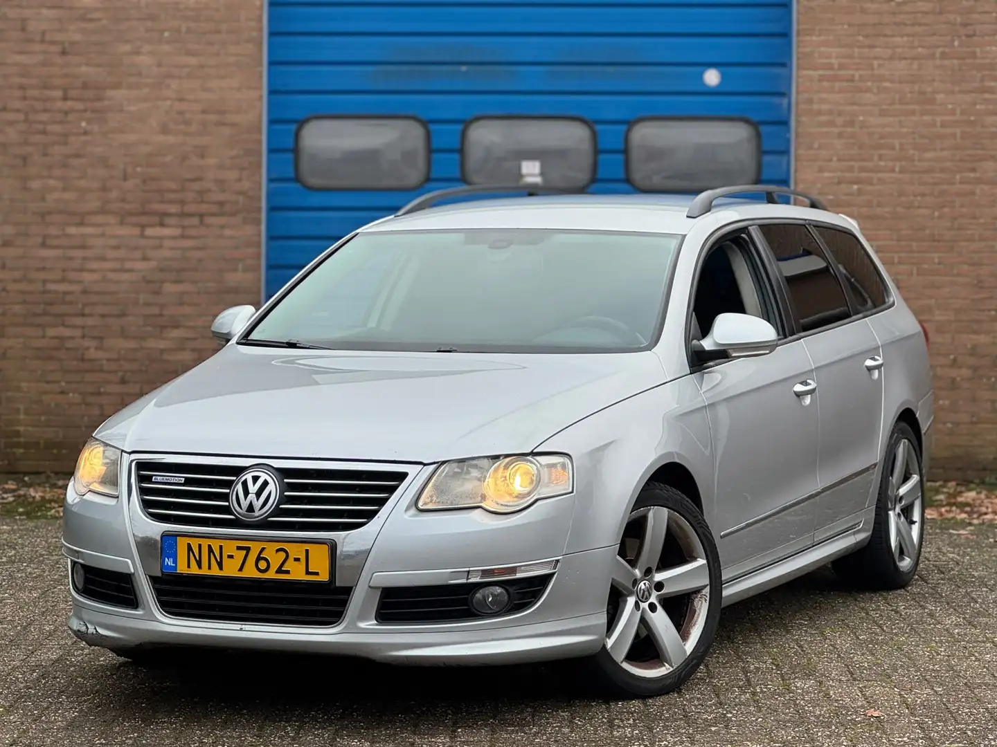 Volkswagen Passat Variant 1.6 TDI BlueMotion Grijs Euro 5 2010 Grijs - 1