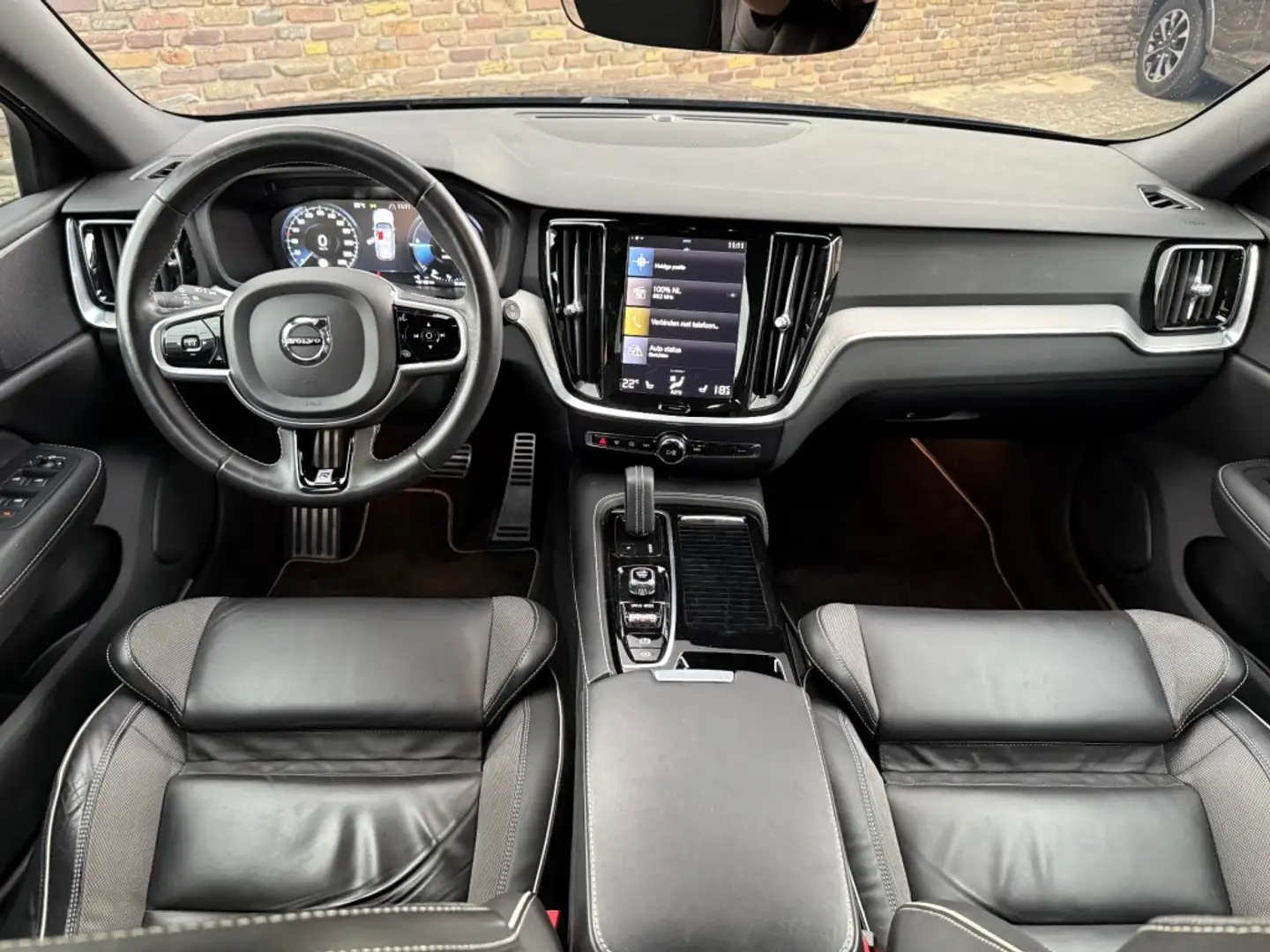 Volvo V60 2.0 T8 AWD Recharge R-Design Camera Zwart - 2