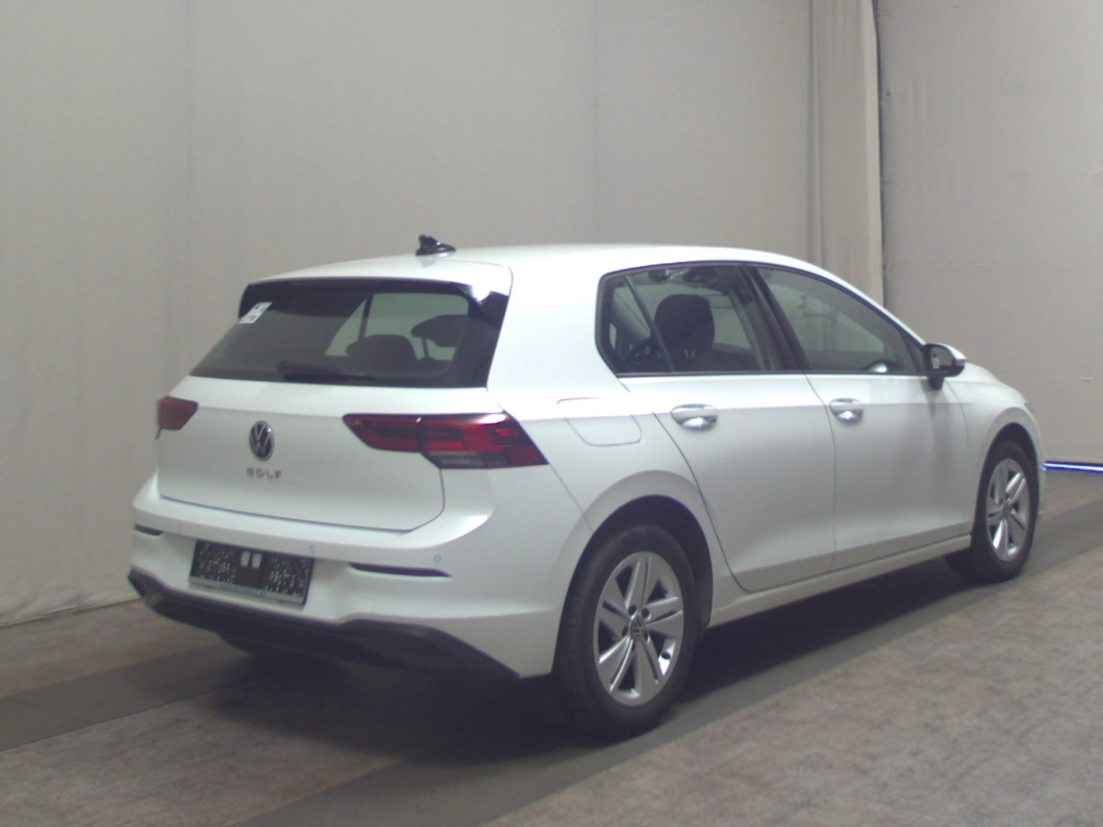 Volkswagen Golf GOLF-8 LEDER NAVI KLIMAAUT RADIO TEMPO MFL VC PDC ACC LED — photo 4