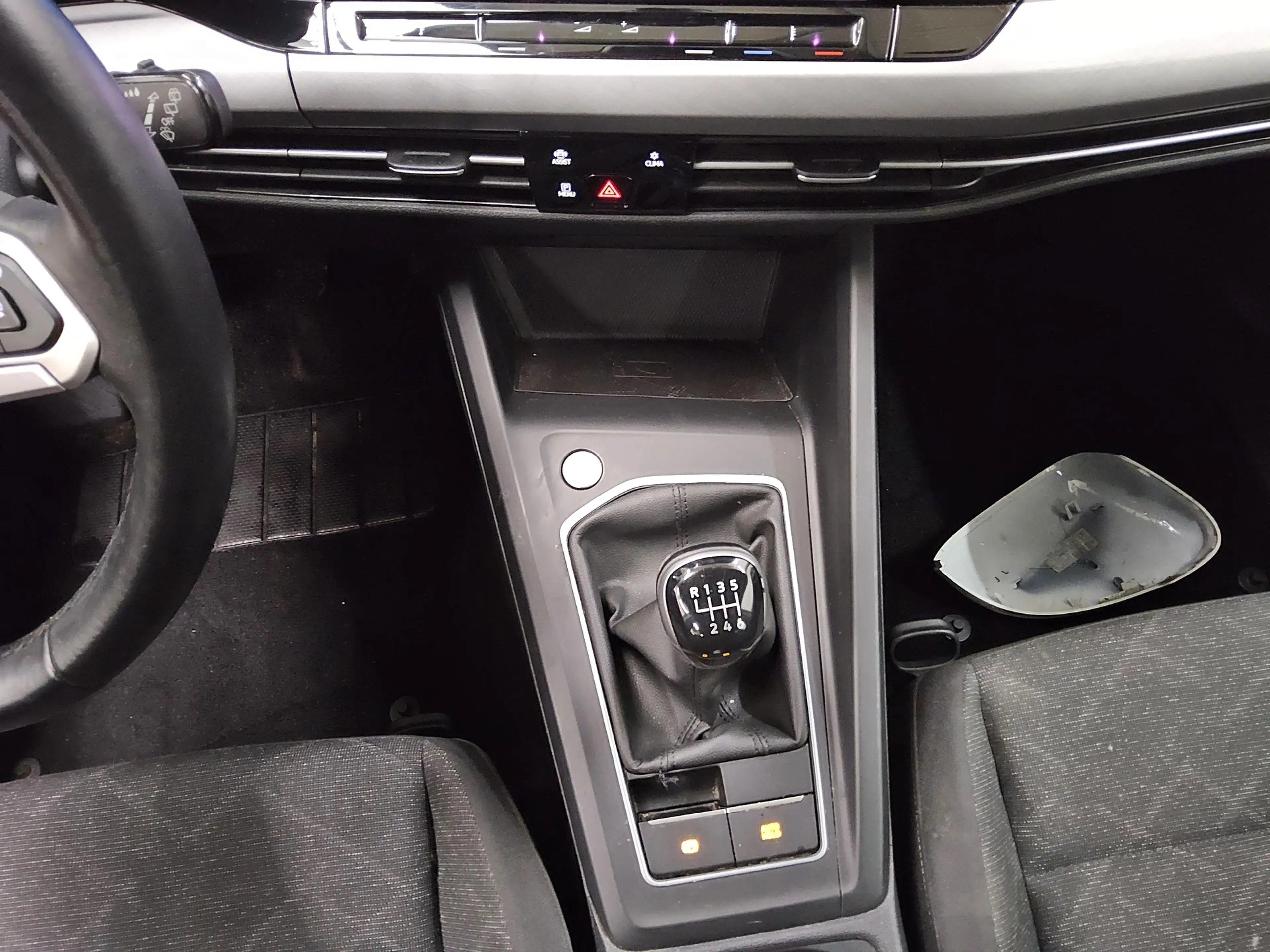 Volkswagen Golf GOLF-8 LEDER NAVI KLIMAAUT RADIO TEMPO MFL VC PDC ACC LED — photo 6