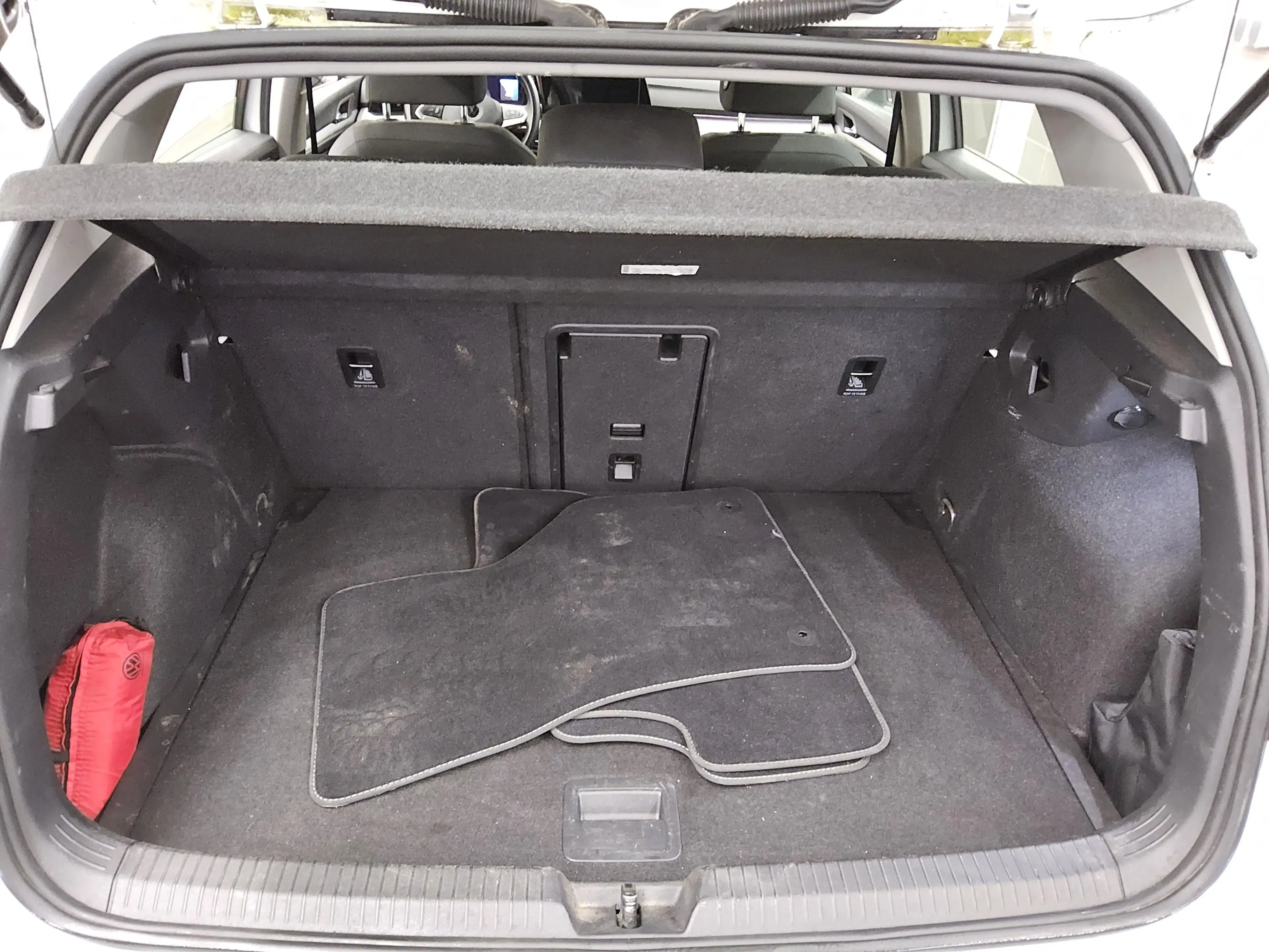 Volkswagen Golf GOLF-8 LEDER NAVI KLIMAAUT RADIO TEMPO MFL VC PDC ACC LED — photo 13