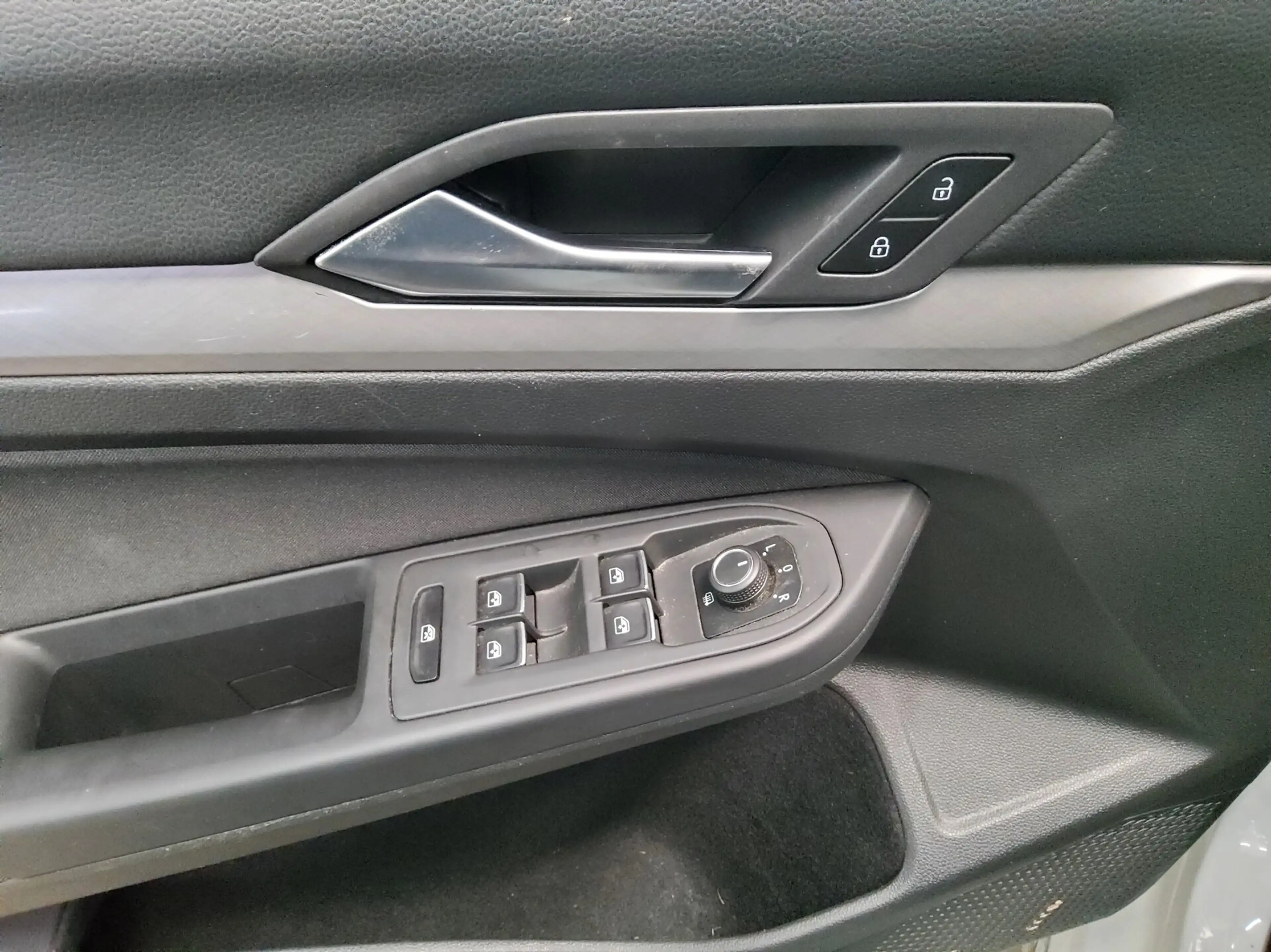 Volkswagen Golf GOLF-8 LEDER NAVI KLIMAAUT RADIO TEMPO MFL VC PDC ACC LED — photo 12