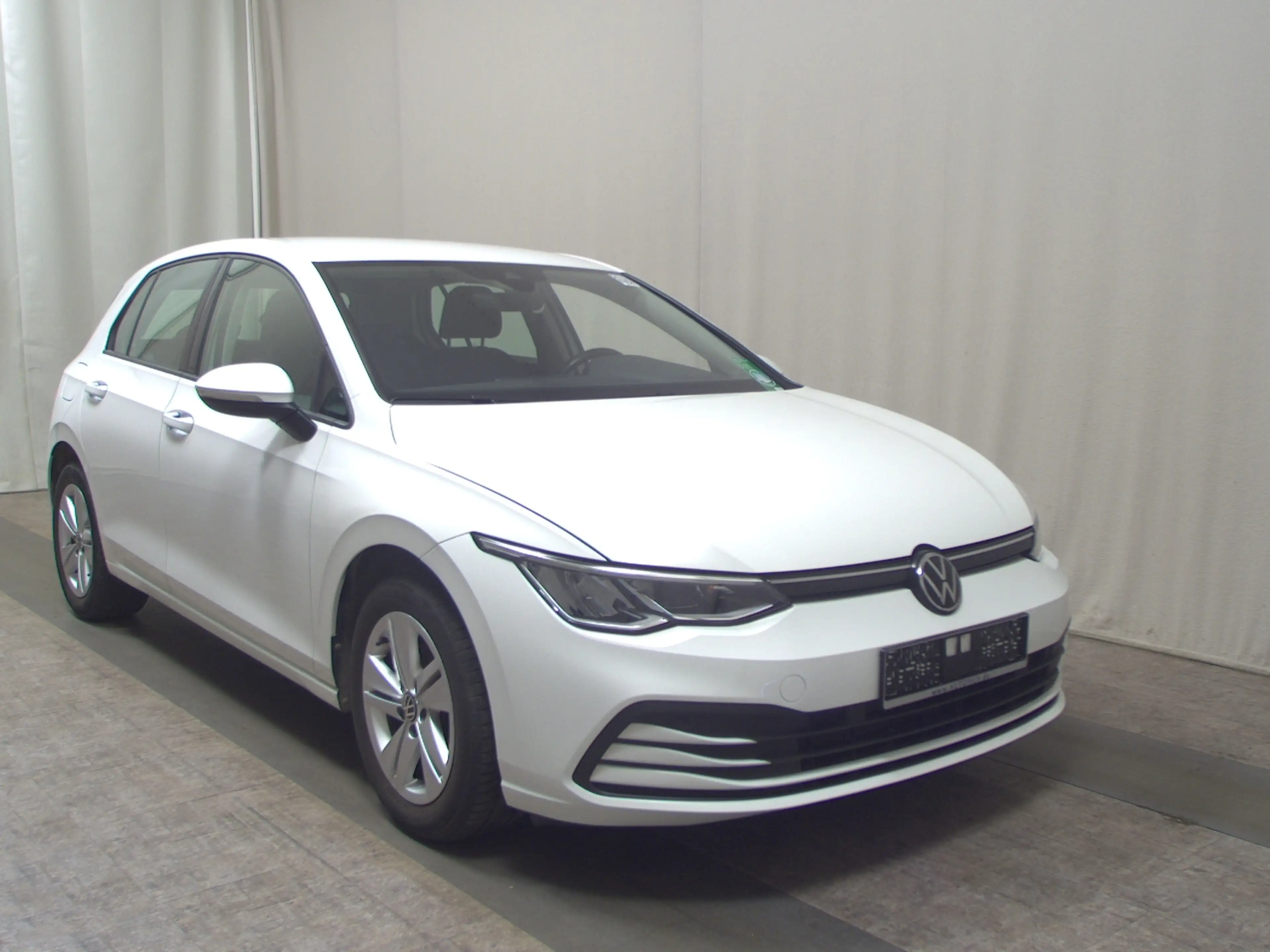 Volkswagen Golf GOLF-8 LEDER NAVI KLIMAAUT RADIO TEMPO MFL VC PDC ACC LED — photo 3