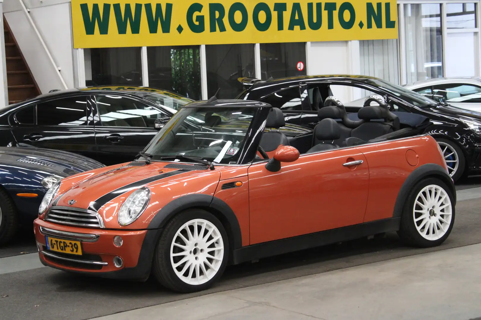 MINI Cooper Cabrio Mini 1.6 Chili Àirco, Stuurbekrachtiging, Xenon Oranje - 1
