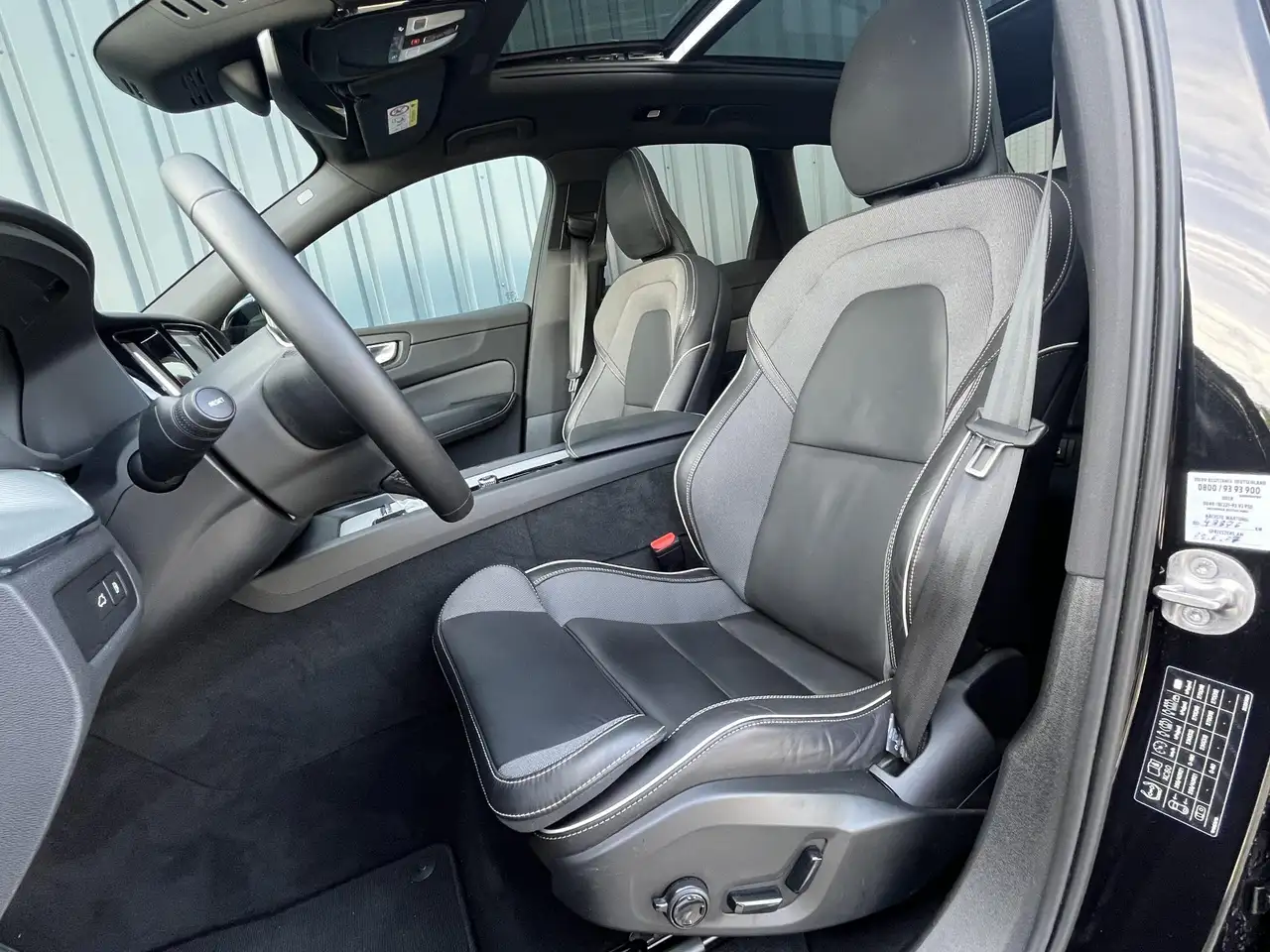 Volvo XC60 2.0 T8 Plug-in hybrid AWD Ultimate Black Edition, миниатюра 4
