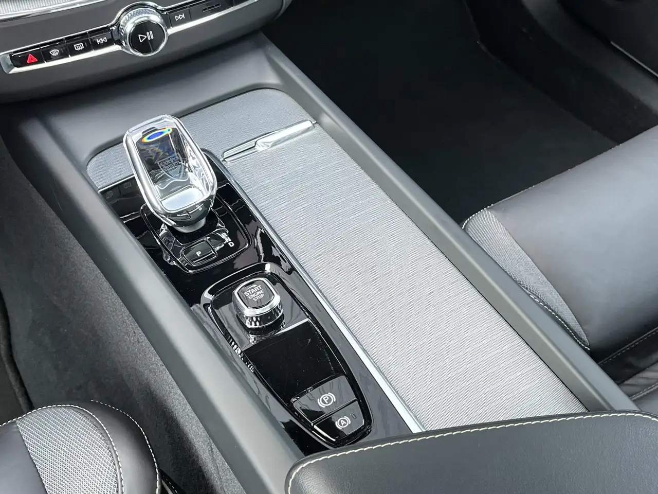 Volvo XC60 2.0 T8 Plug-in hybrid AWD Ultimate Black Edition, миниатюра 26