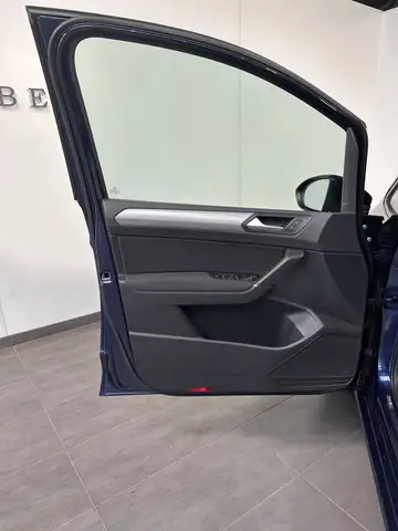 Volkswagen Touran view 8