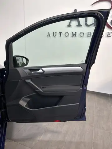 Volkswagen Touran view 9