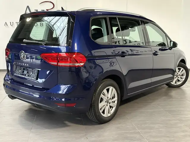 Volkswagen Touran view 4